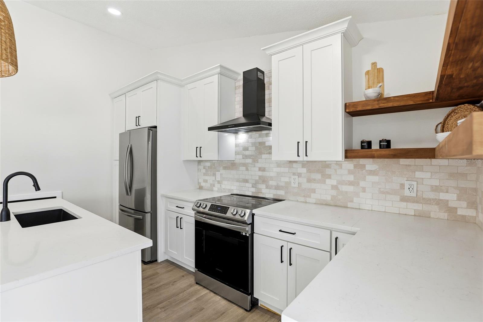 SILVER ROSE PH 02 - Residential