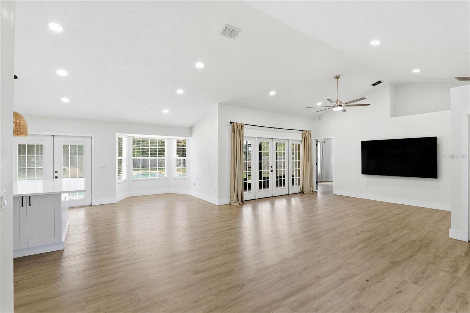 SILVER ROSE PH 02 - Residential