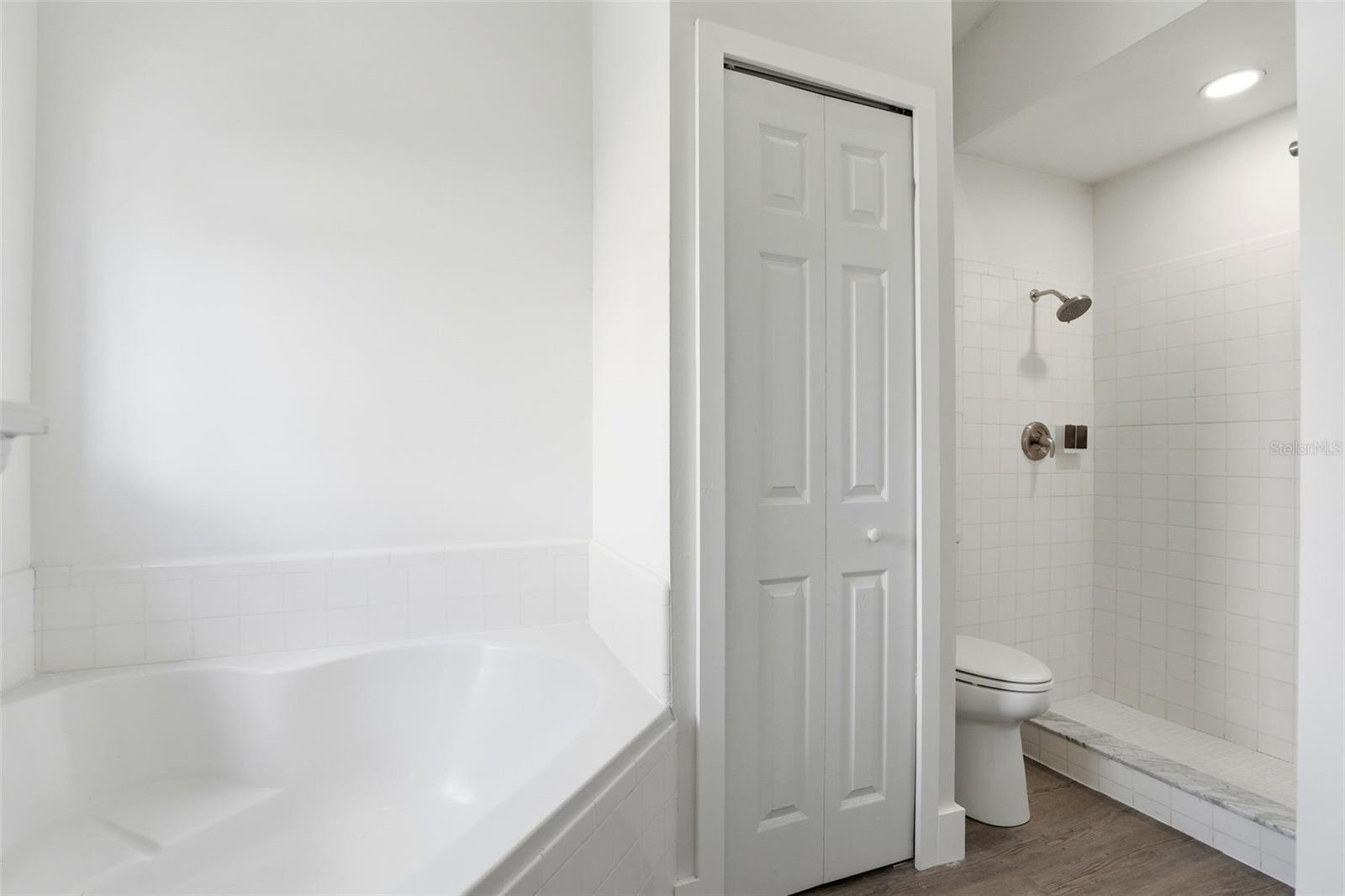 SILVER ROSE PH 02 - Residential