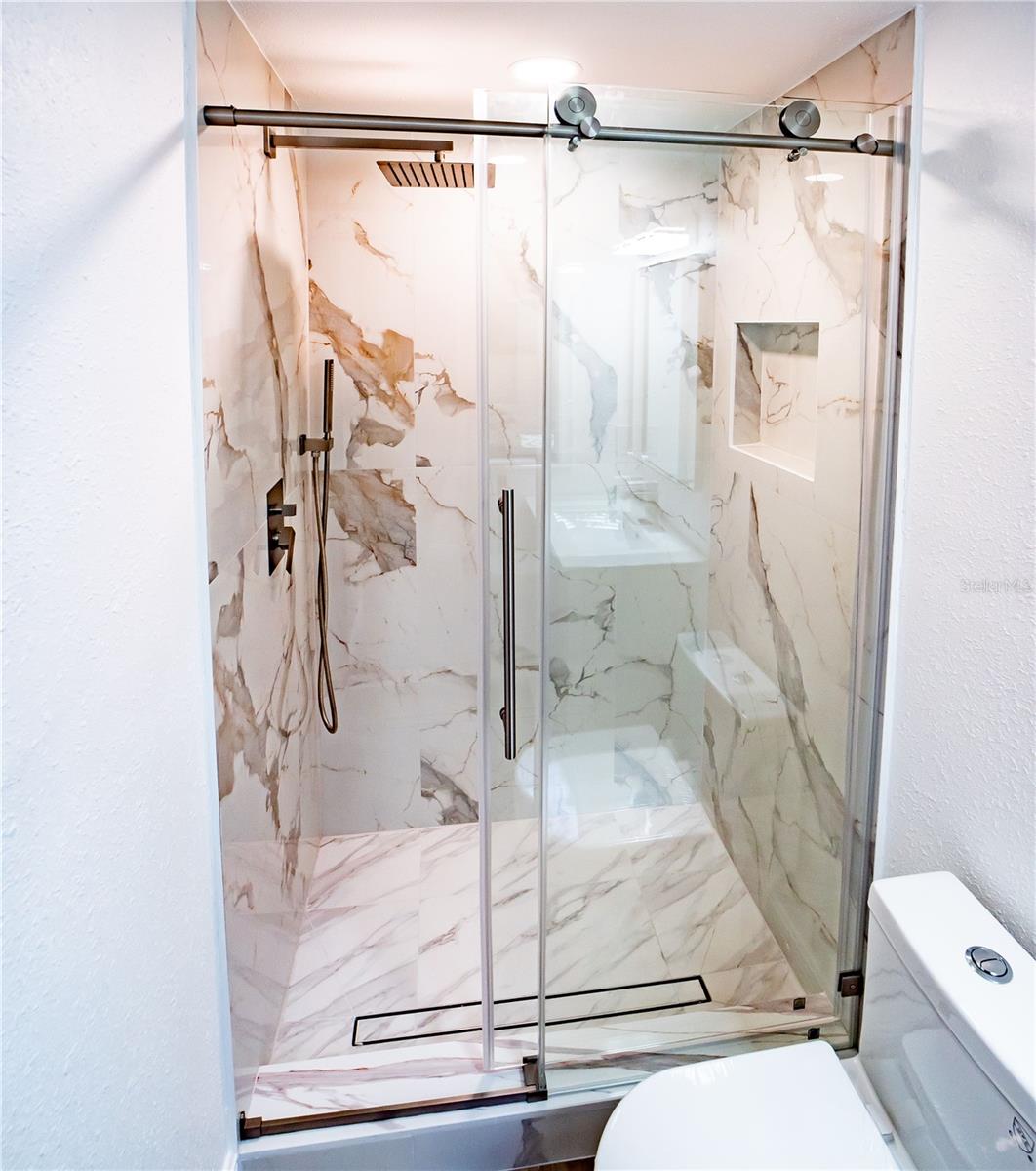 OAK CENTRE - Residential