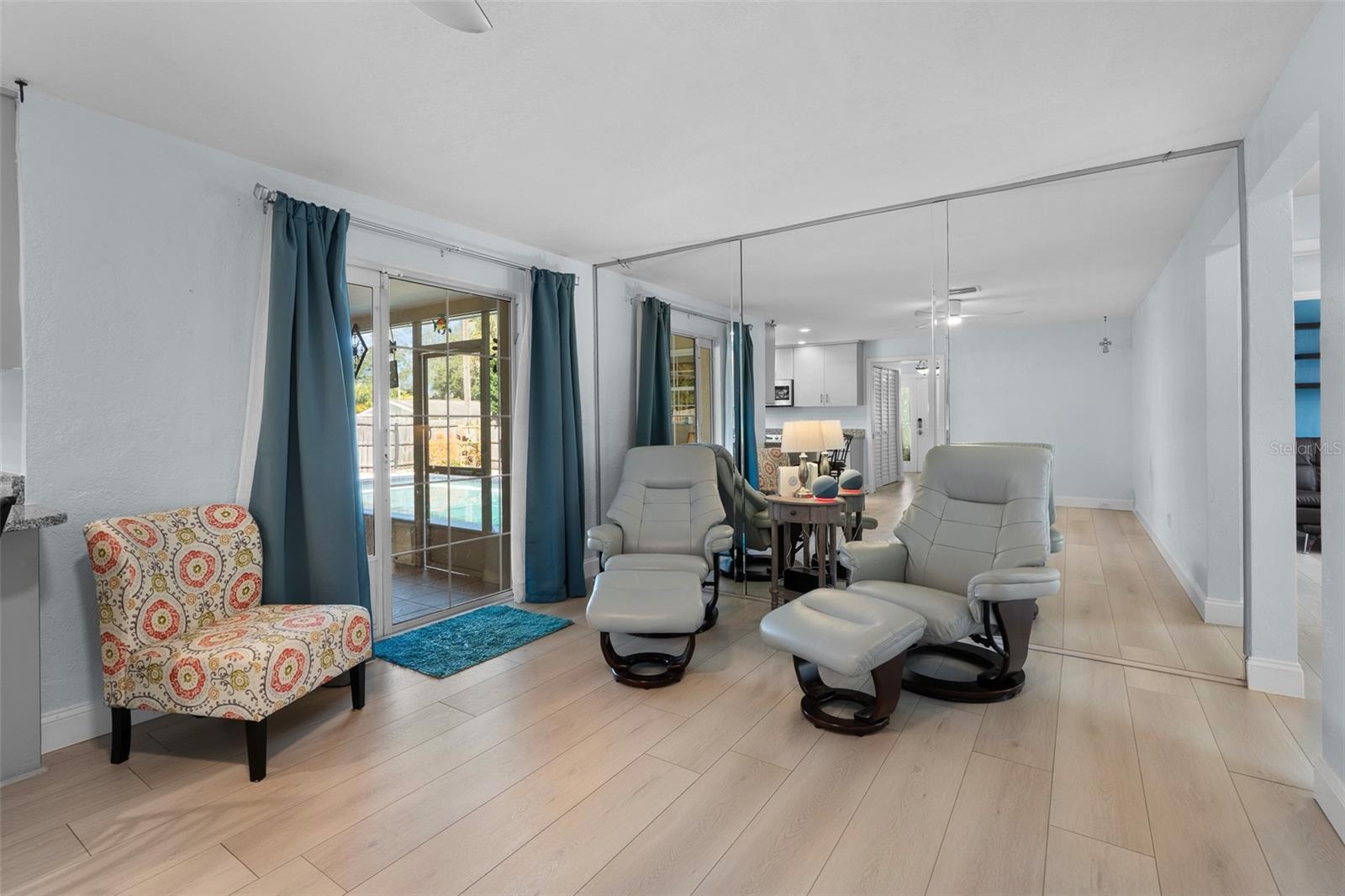 COLLEGE HILL ESTATES - Residential