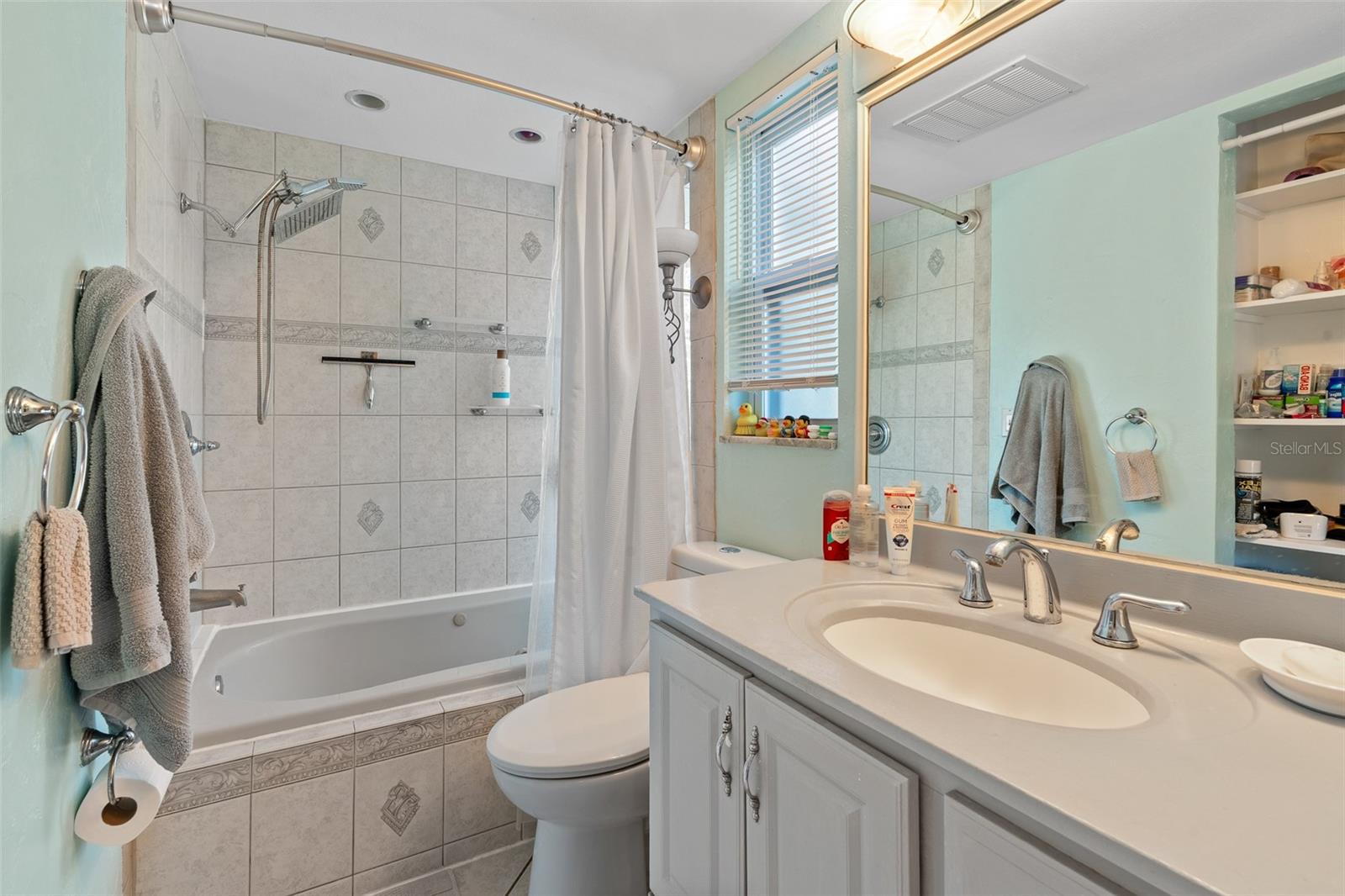 COLLEGE HILL ESTATES - Residential