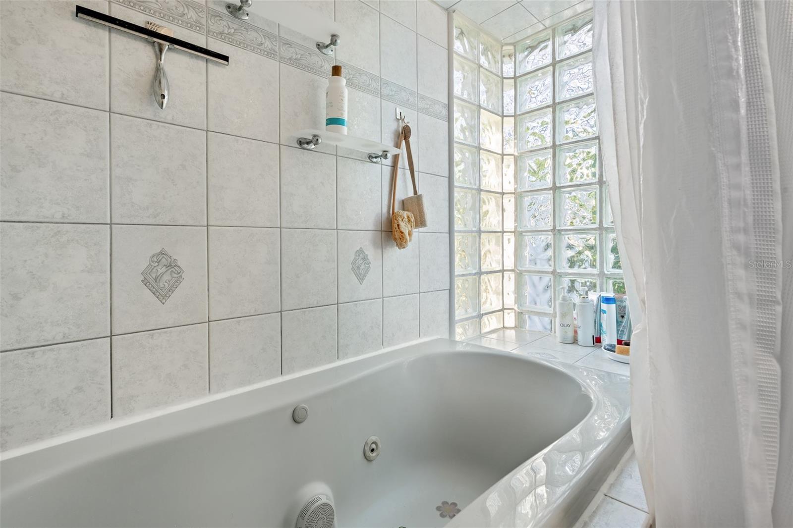 COLLEGE HILL ESTATES - Residential