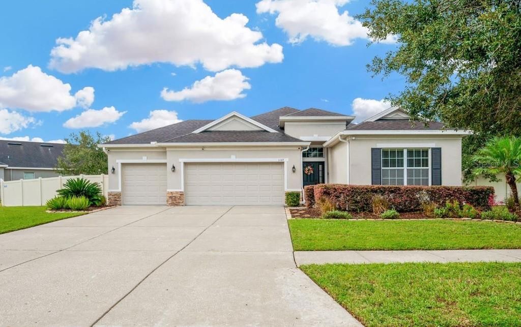 Photo of 11127 Wembley Landing Drive, Lithia, FL 33547 (MLS # TB8403508)
