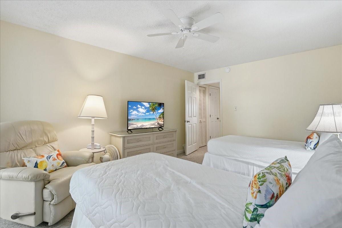 WESTBAY POINT & MOORINGS II - Residential
