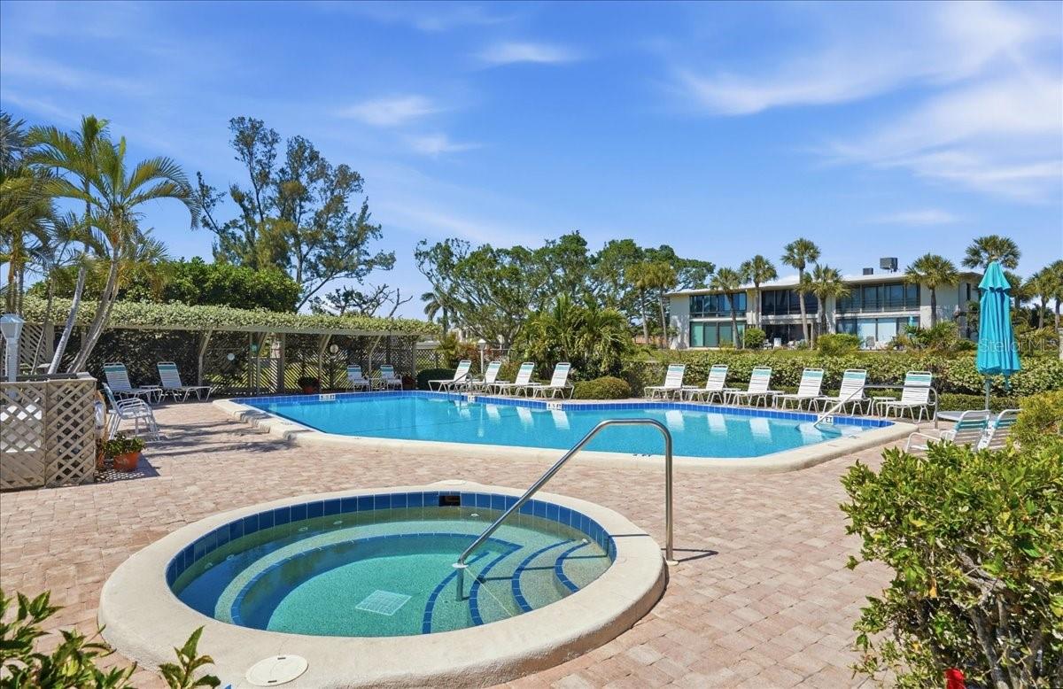 WESTBAY POINT & MOORINGS II - Residential