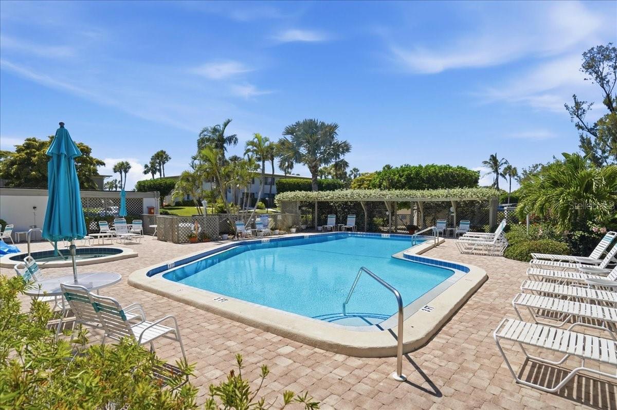 WESTBAY POINT & MOORINGS II - Residential