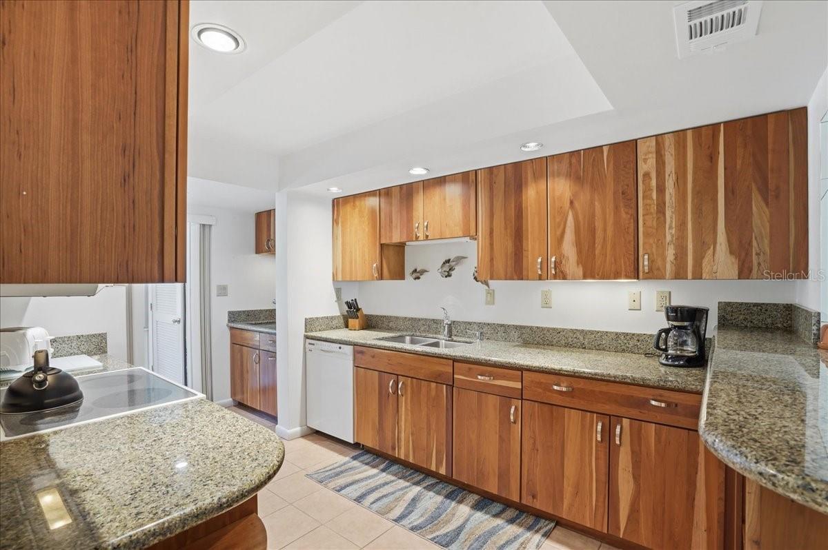 WESTBAY POINT & MOORINGS II - Residential