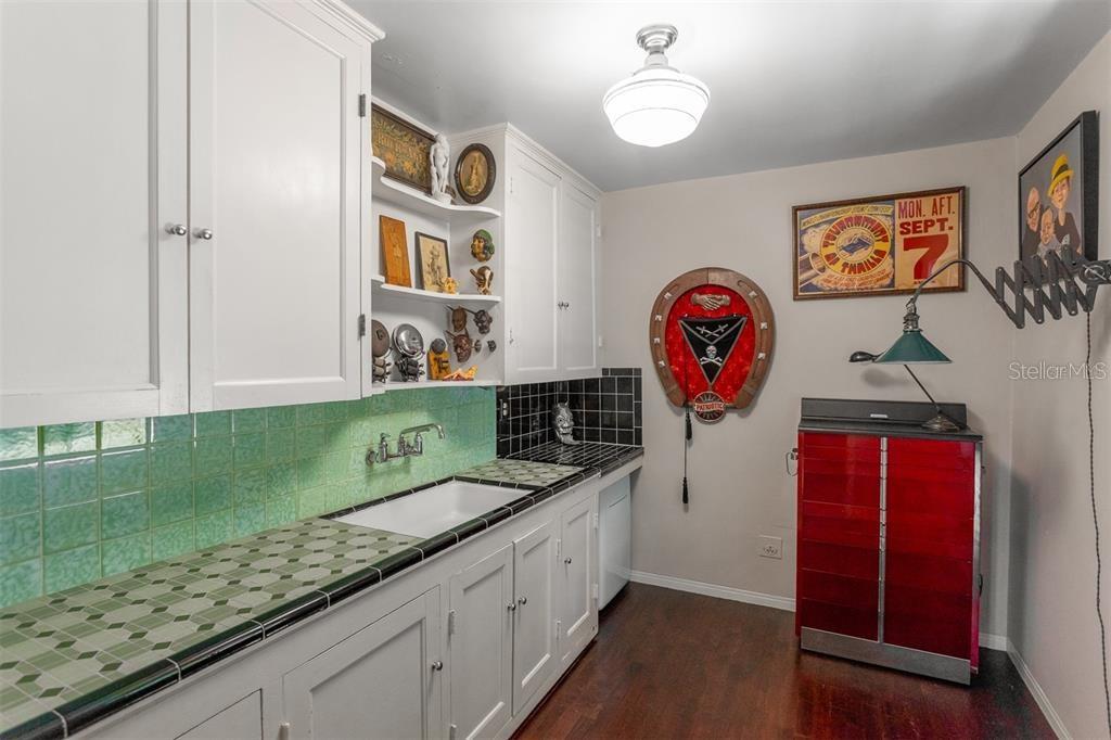 ALLENDALE TERRACE BLKS A-B-1-2-3-4-5-6 - Residential