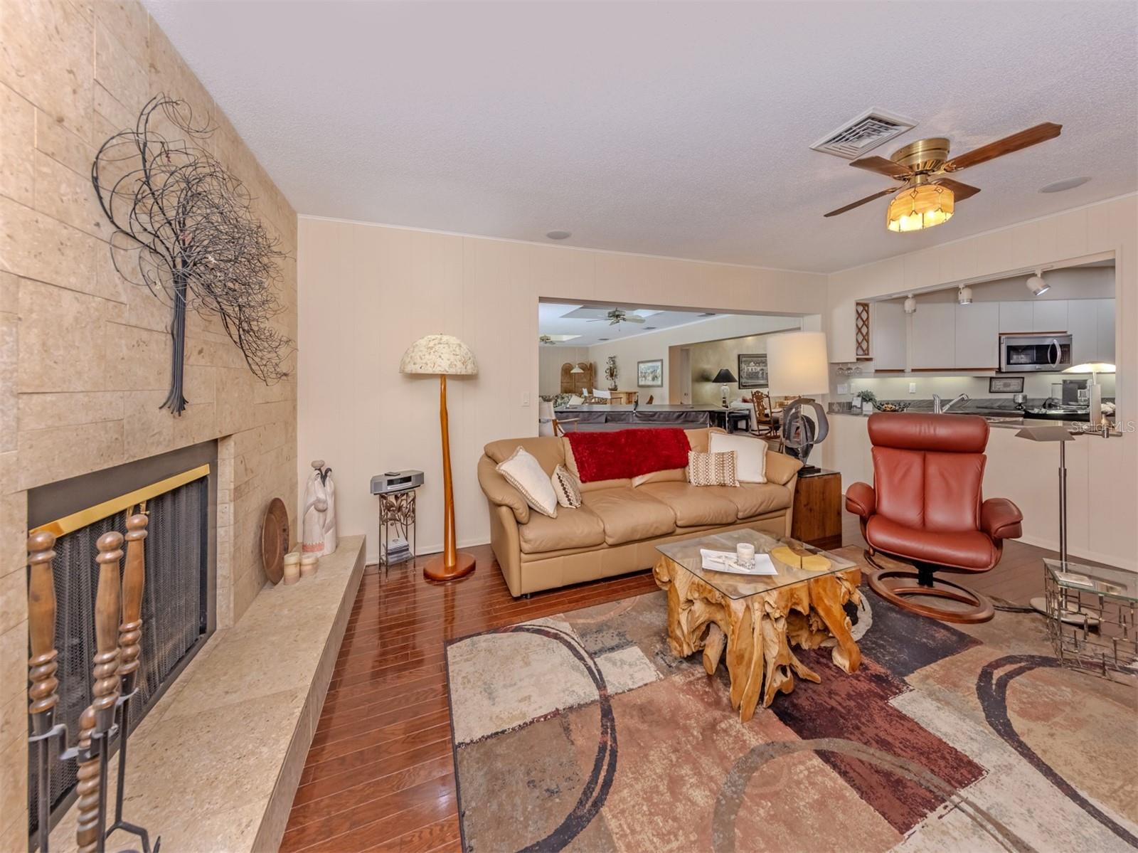 FOUR BAYS - Residential