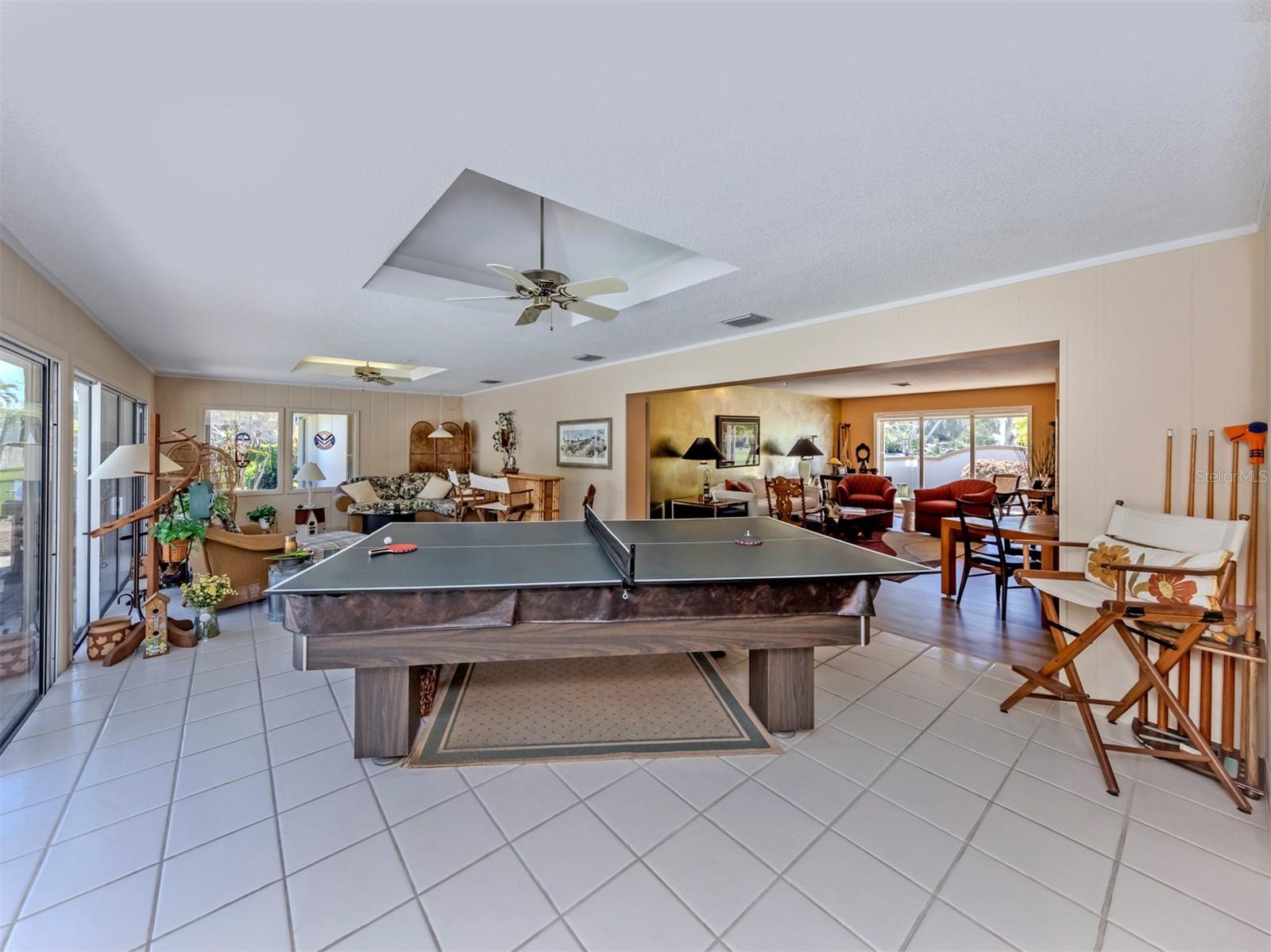 FOUR BAYS - Residential