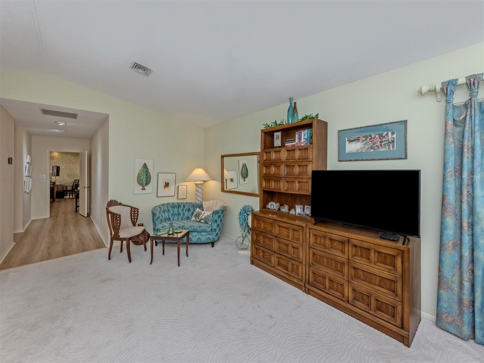 FOUR BAYS - Residential