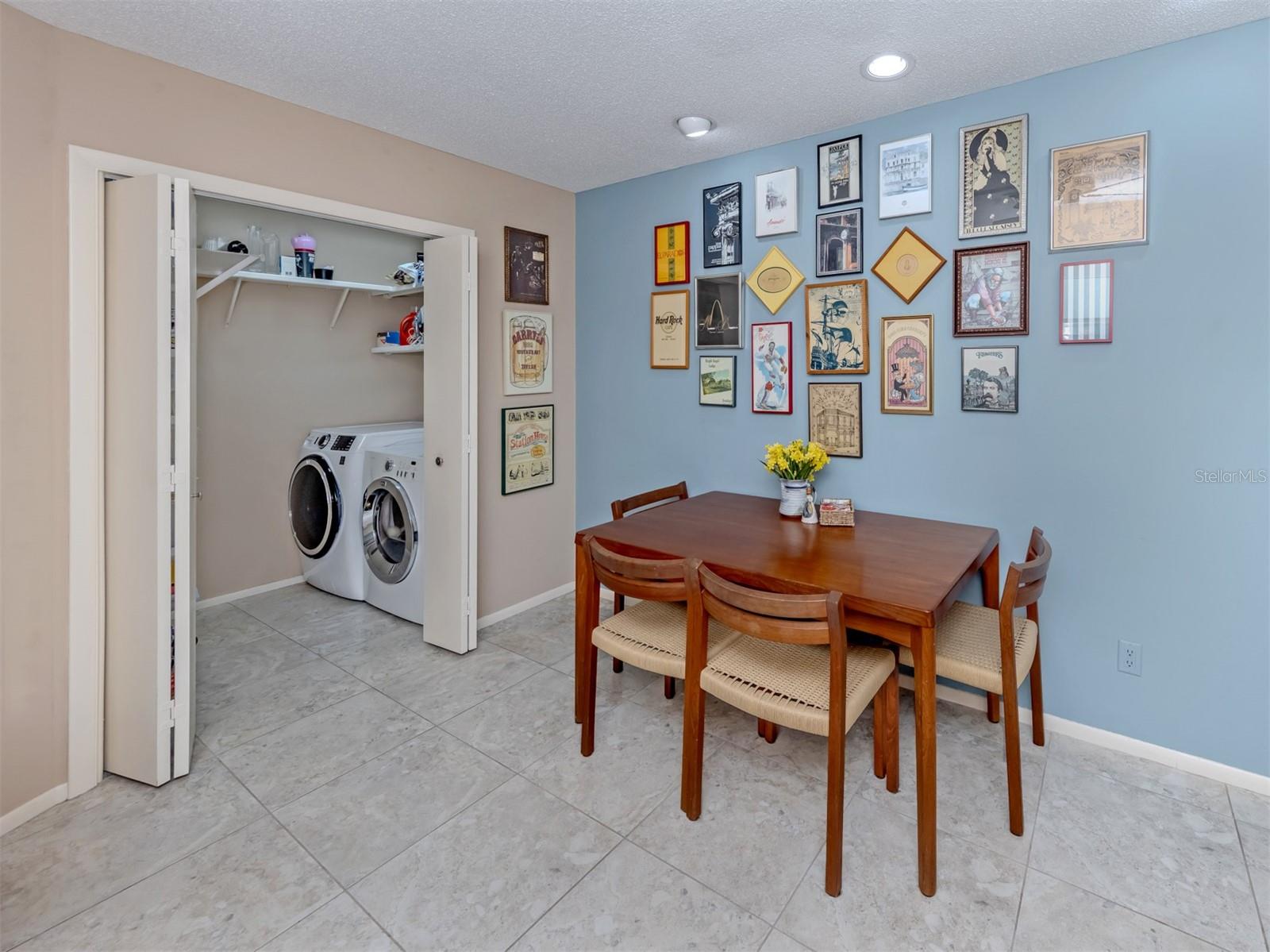 FOUR BAYS - Residential