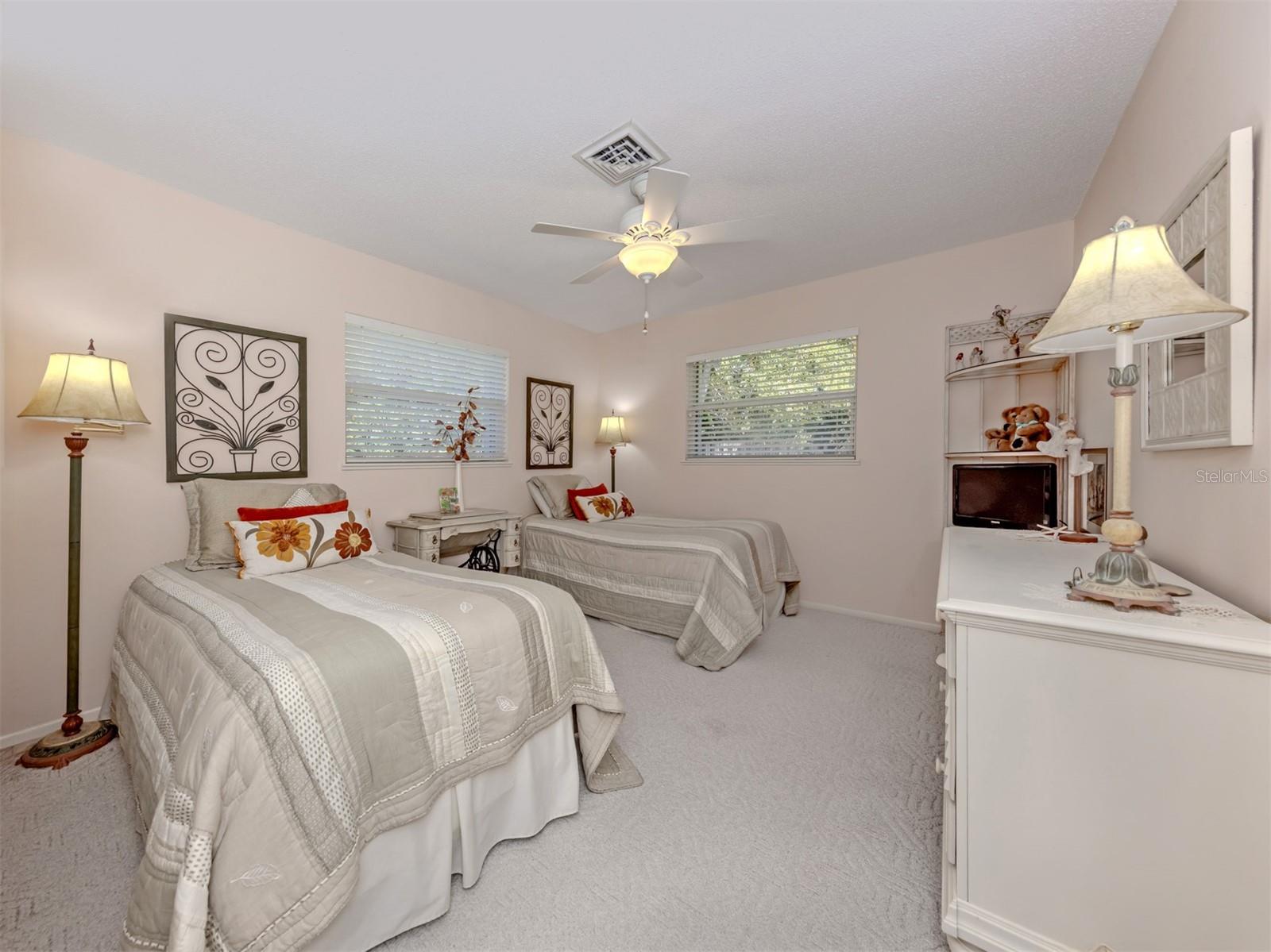 FOUR BAYS - Residential