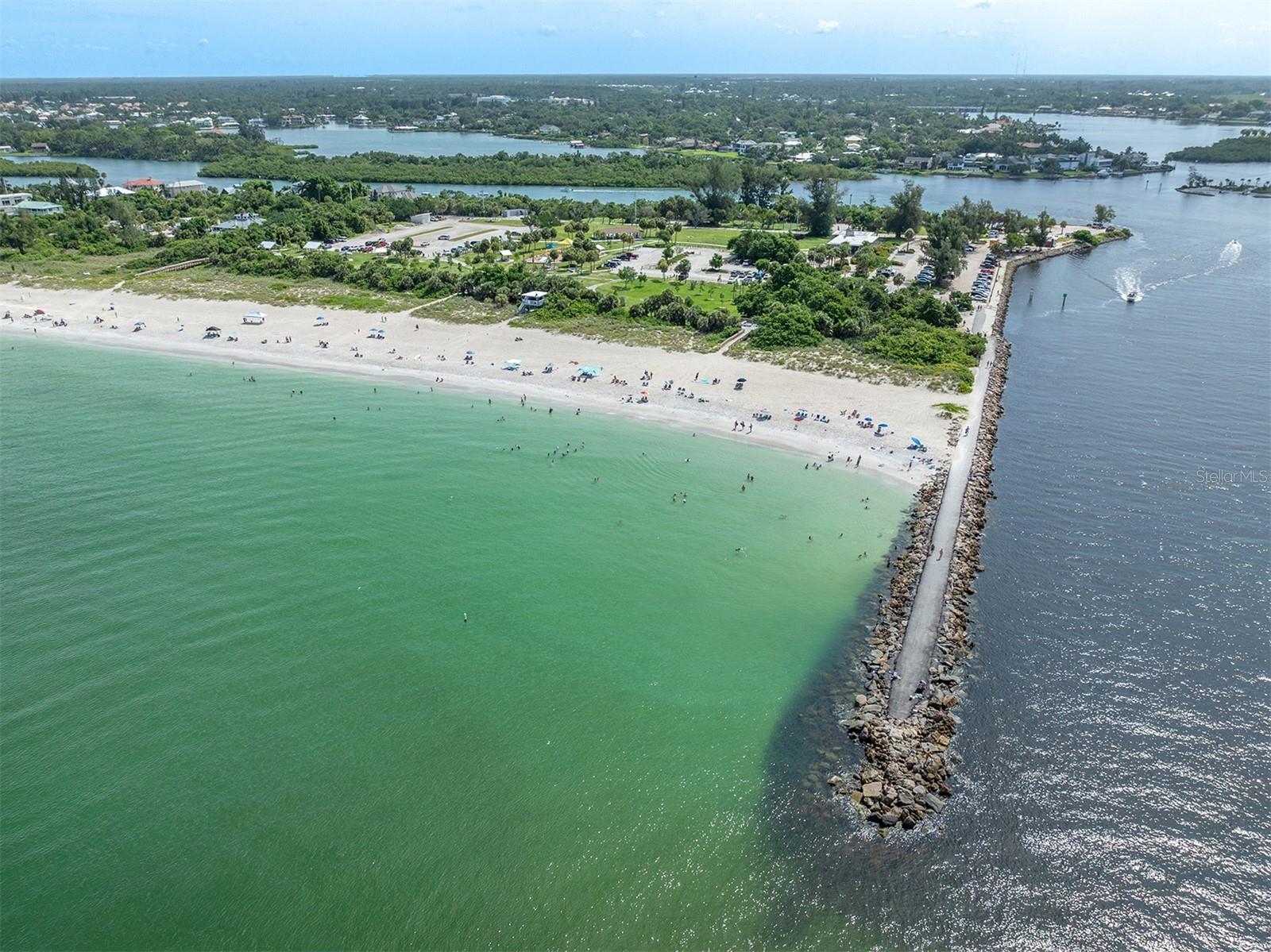 FOUR BAYS - Residential