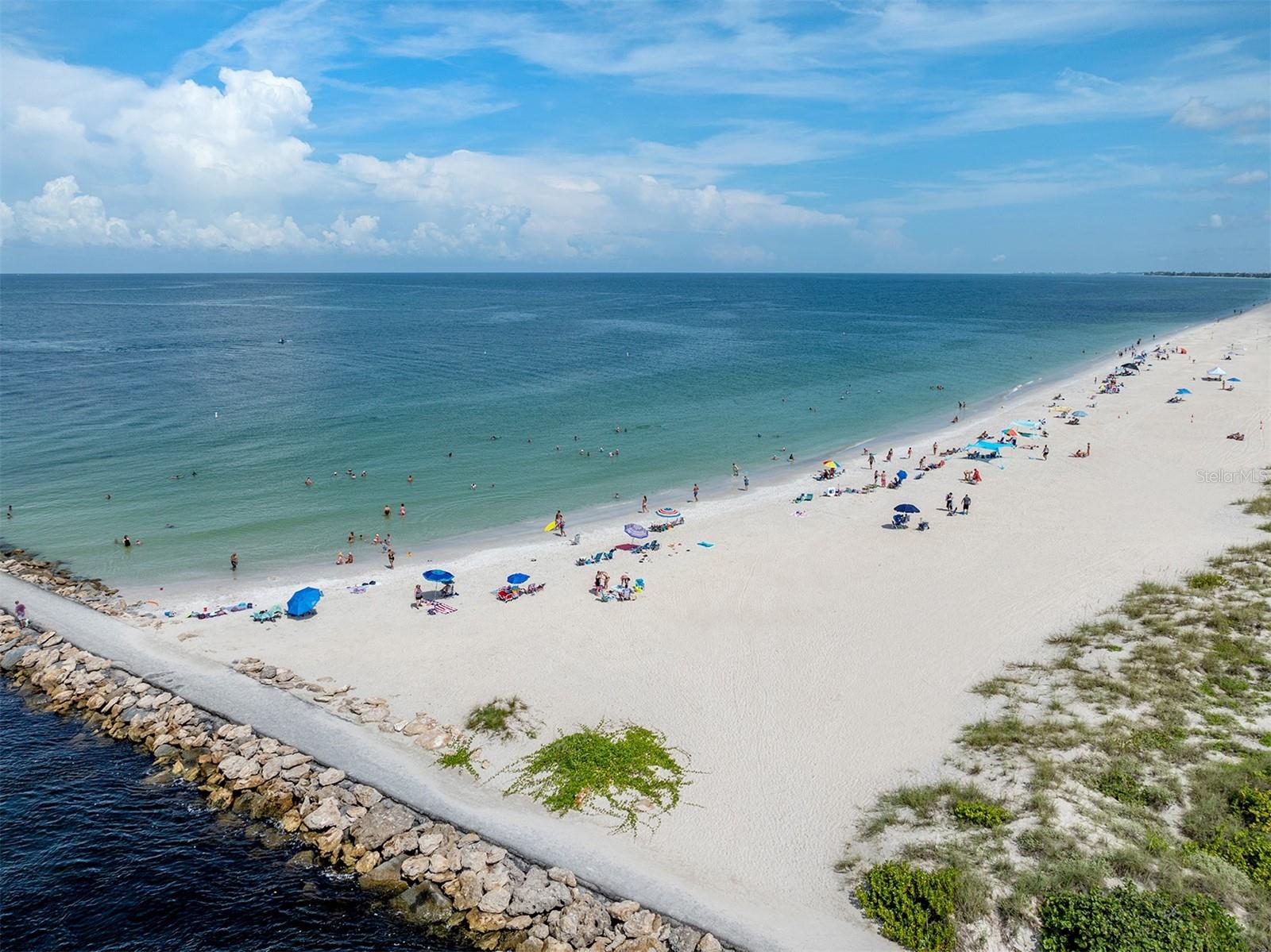 FOUR BAYS - Residential