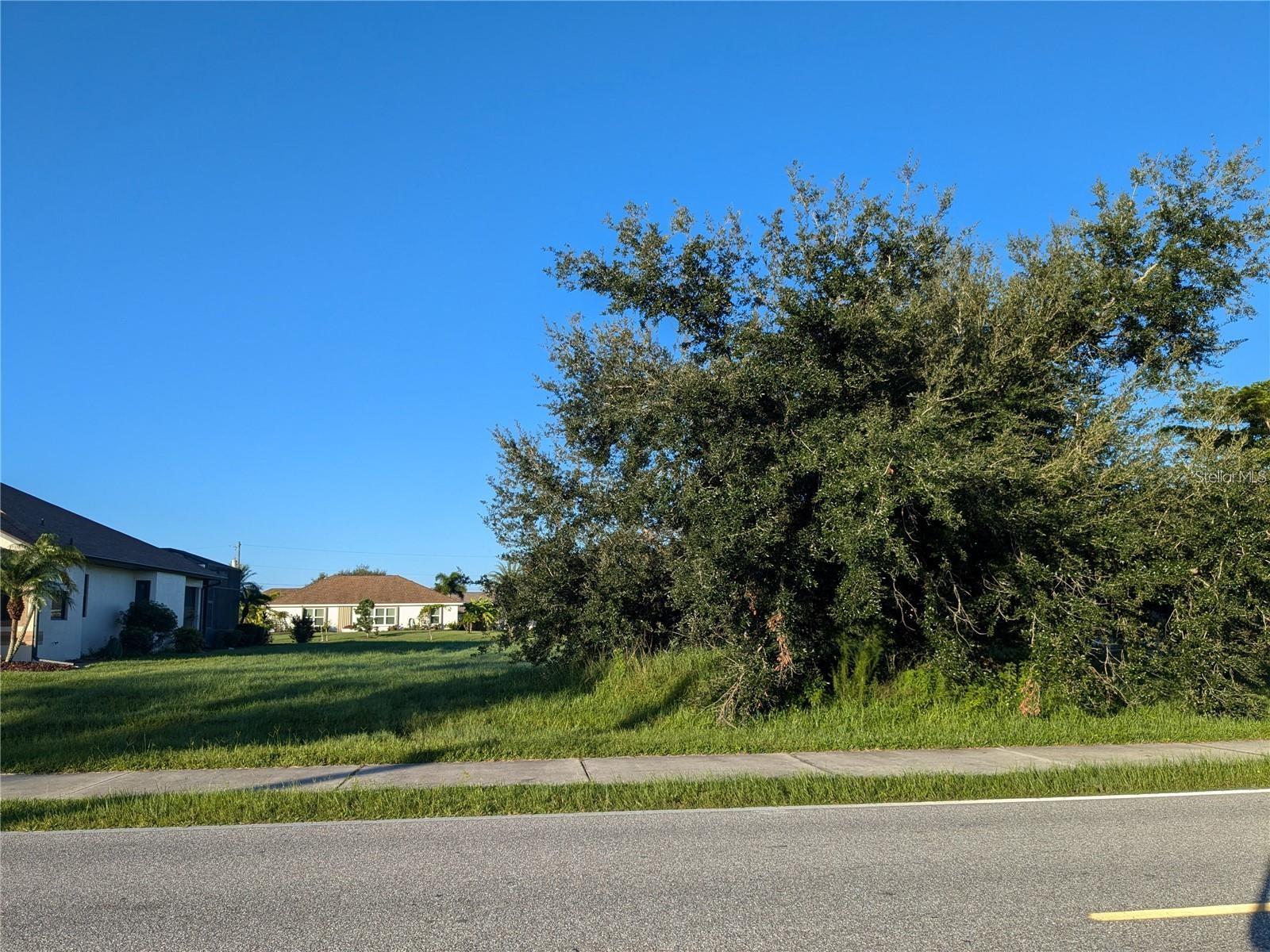 PUNTA GORDA ISLES SEC 23 - Land
