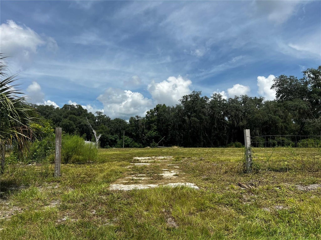 Photo of 106 Planet Dr, Crescent City, FL 32112 (MLS # FC321098)