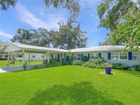 Photo of 228 SE Oak Hill Street, Lake City, FL 32025 (MLS # GC539077)