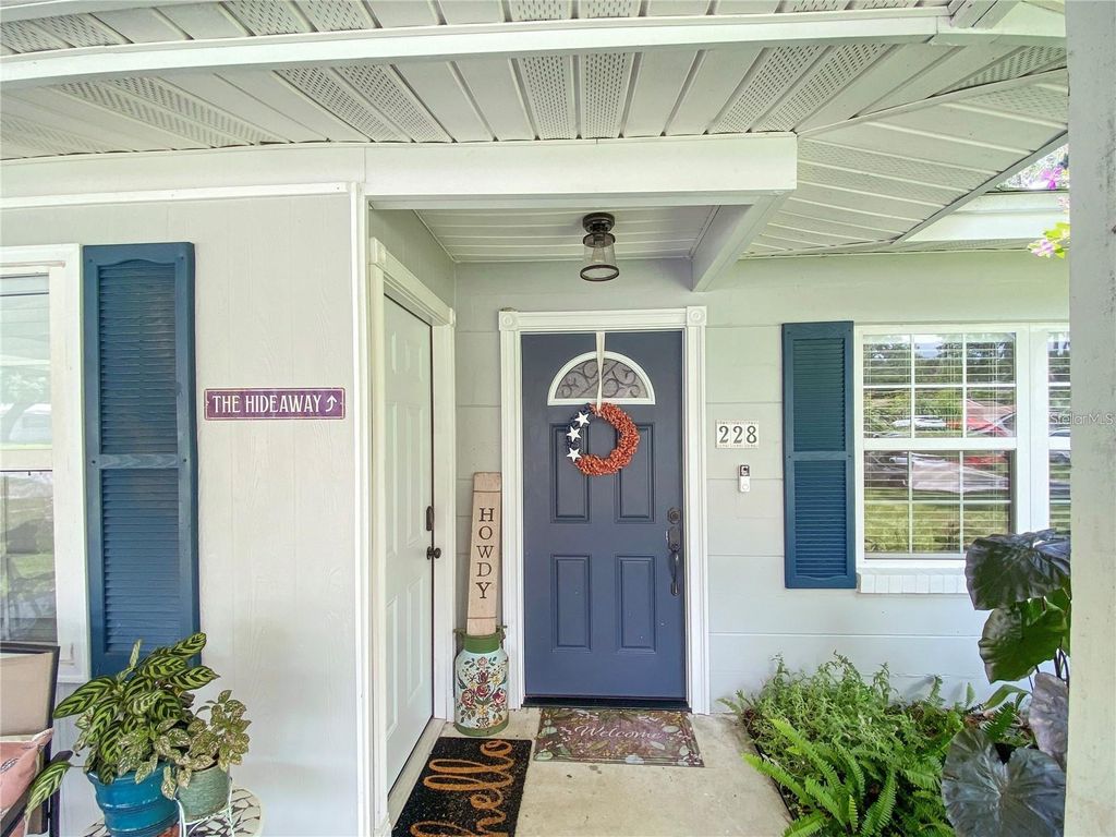 Photo of 228 SE Oak Hill Street, Lake City, FL 32025 (MLS # GC539077)