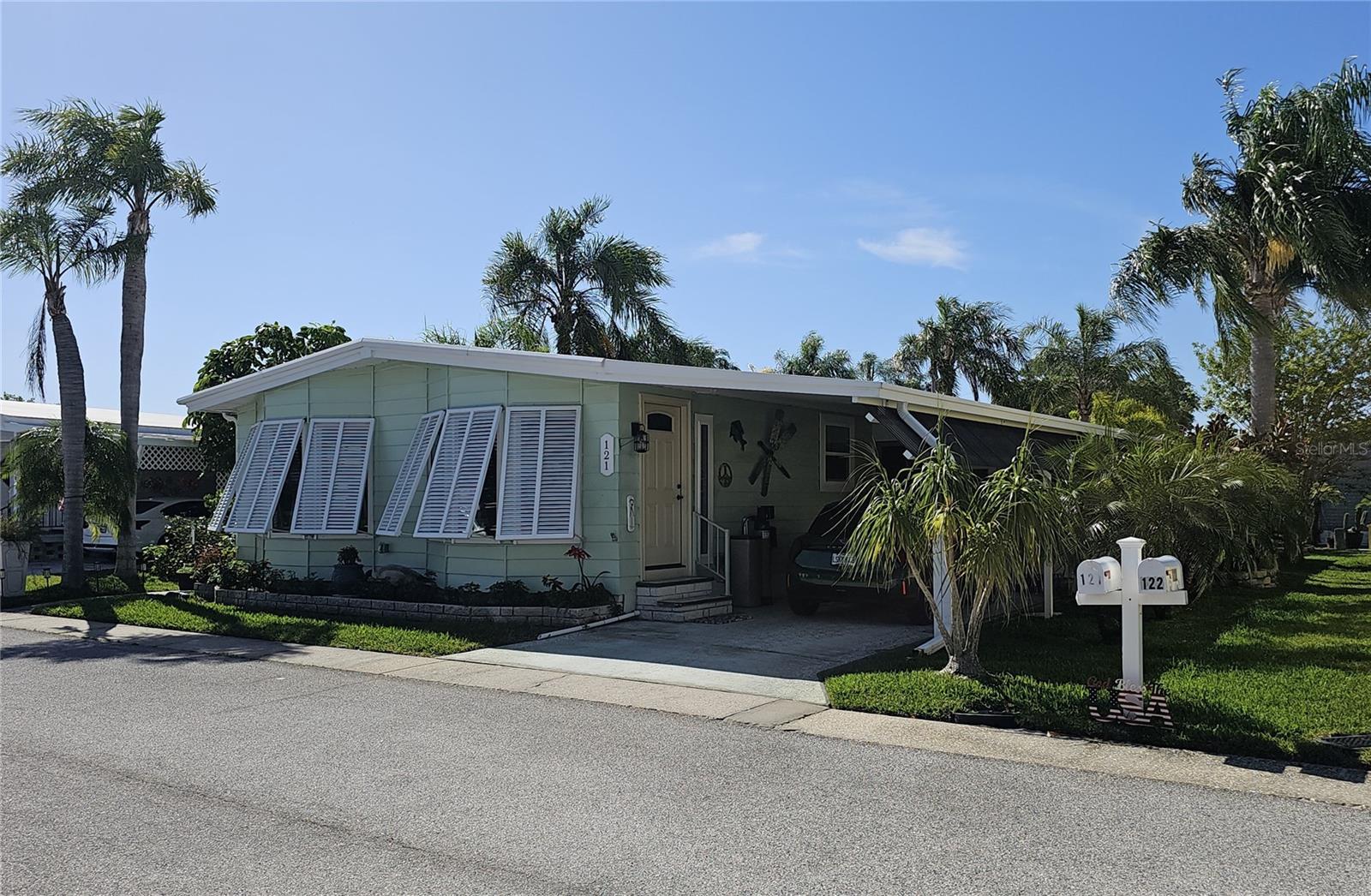 121 DOLPHIN DRIVE S