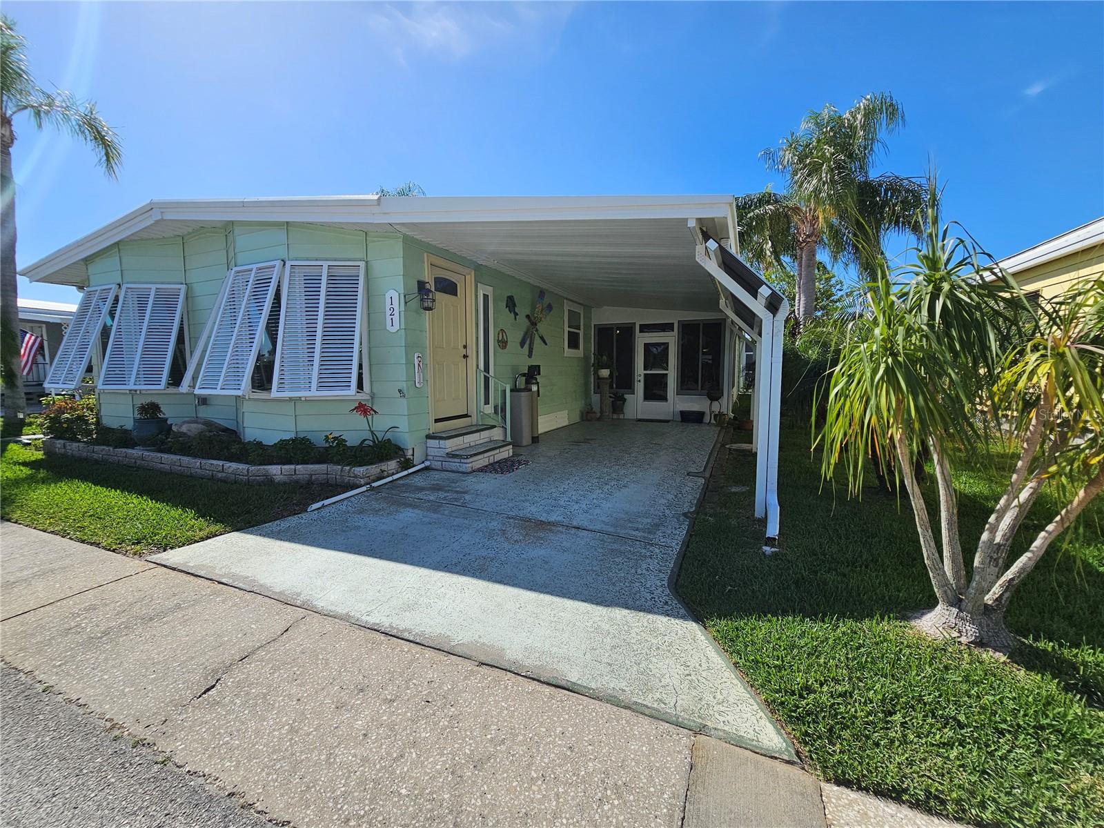 121 DOLPHIN DRIVE S