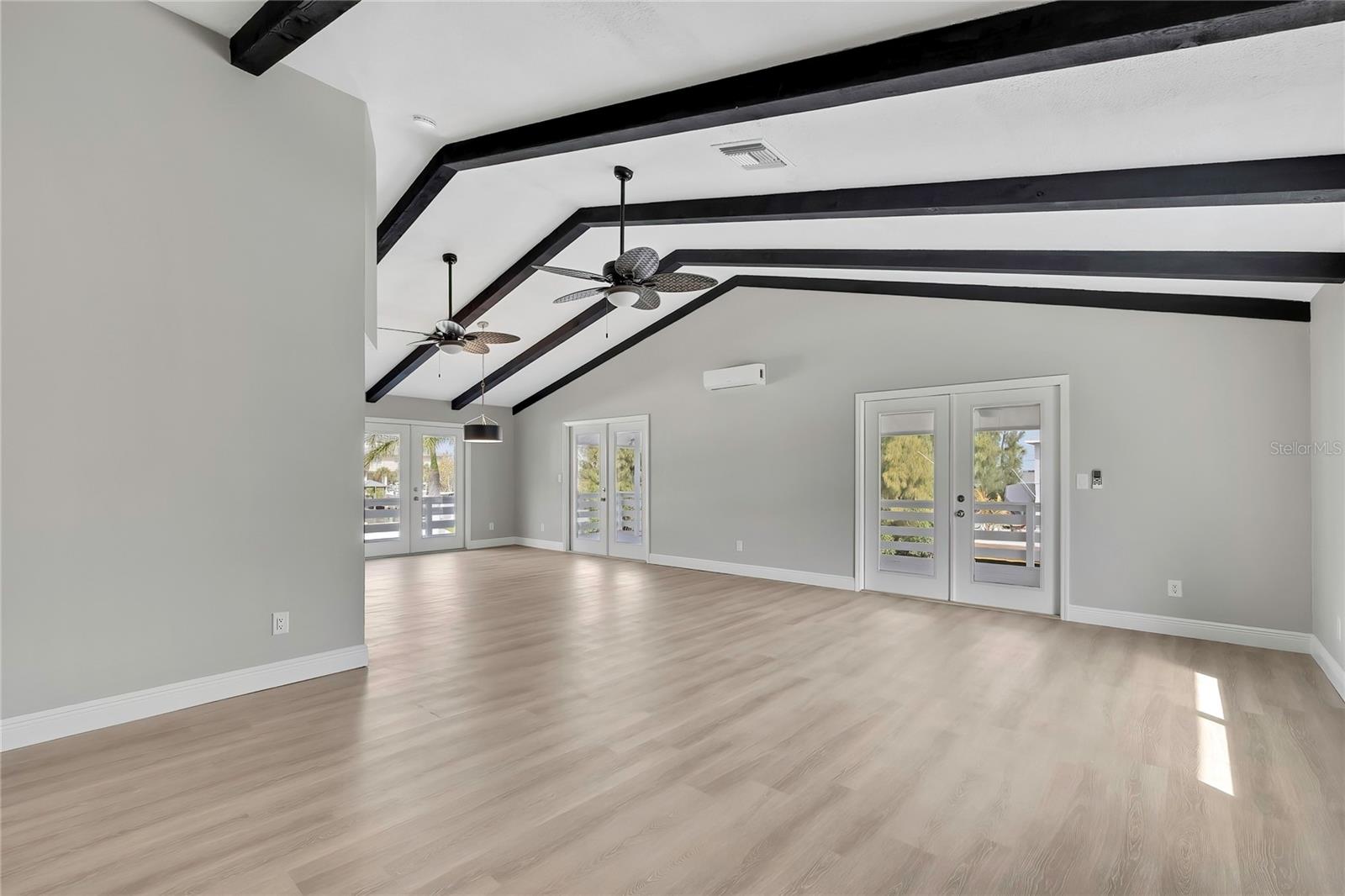 6703 SEAVIEW BOULEVARD