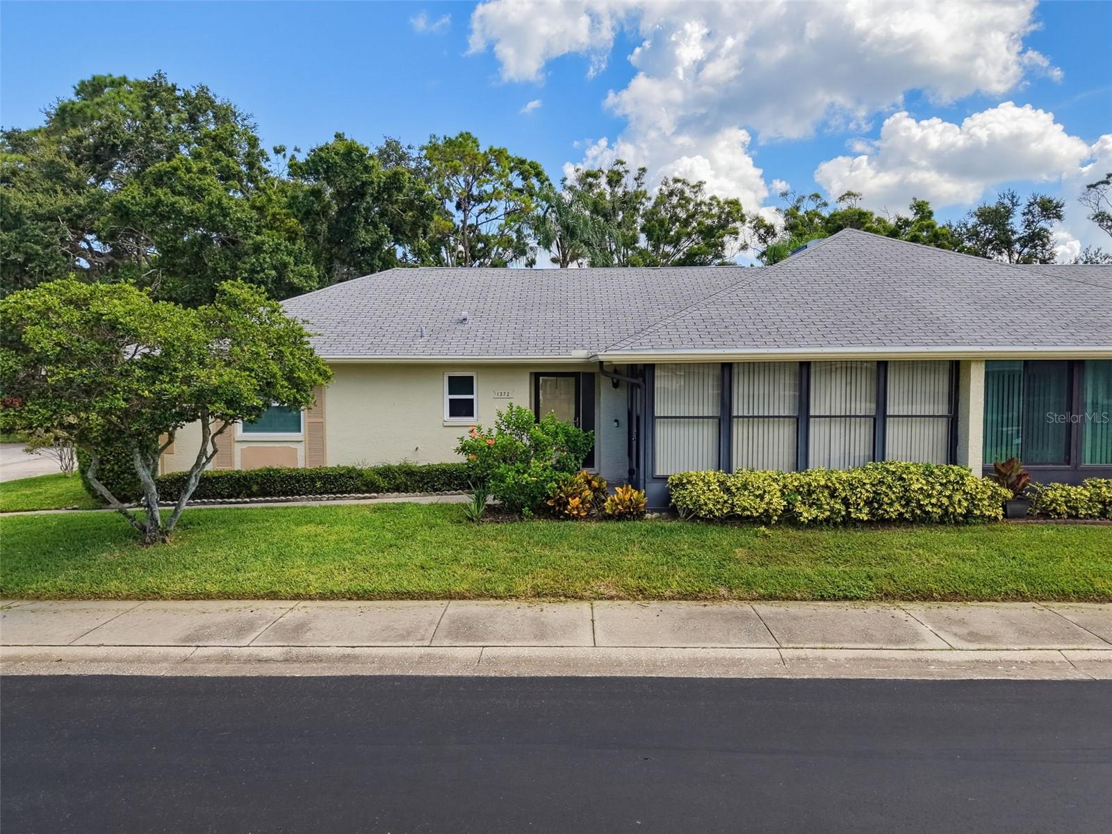 1372 CARLISLE COURT