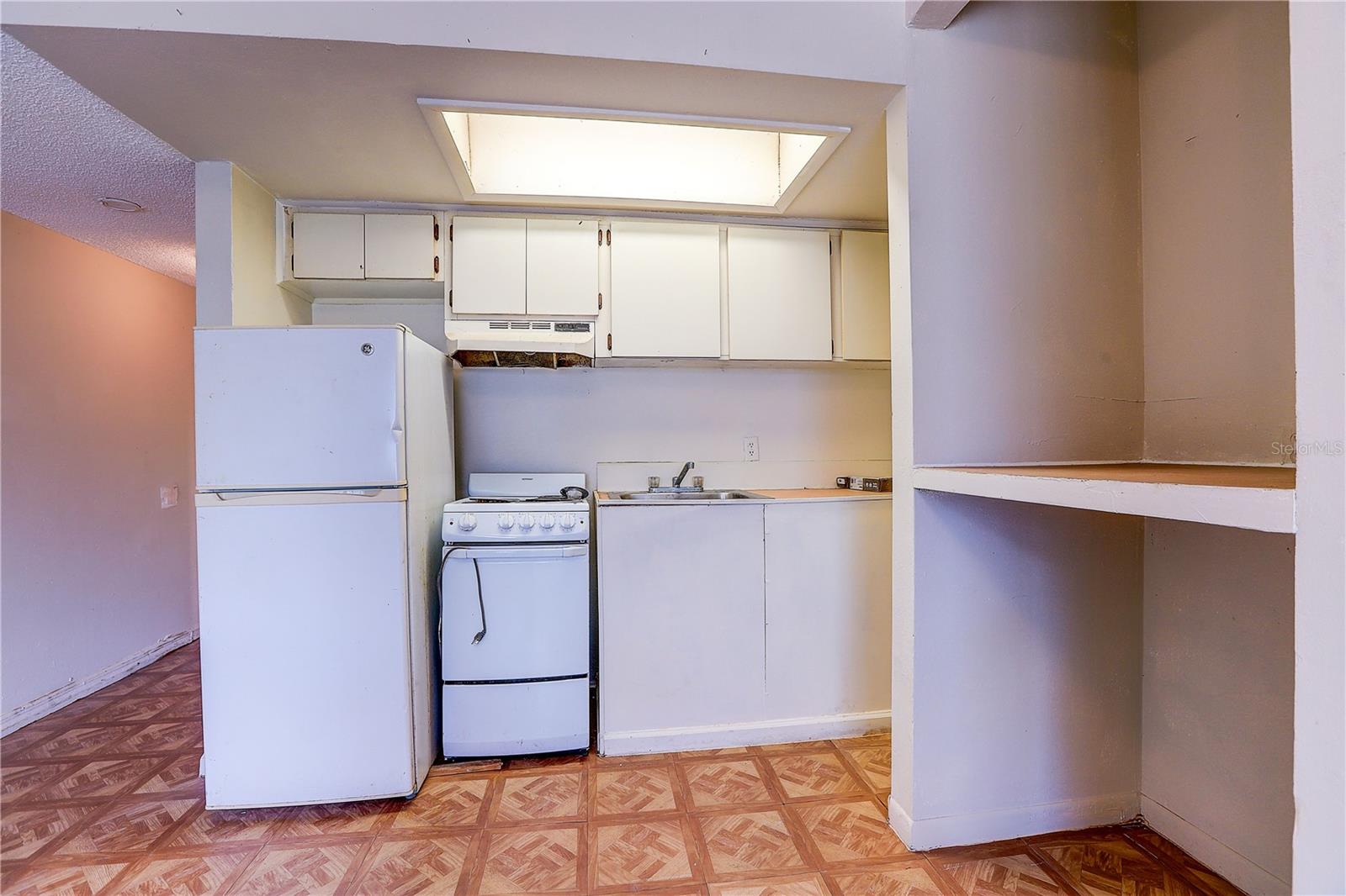 UNIVERSITY OAKWOODS VI A CONDO - Residential