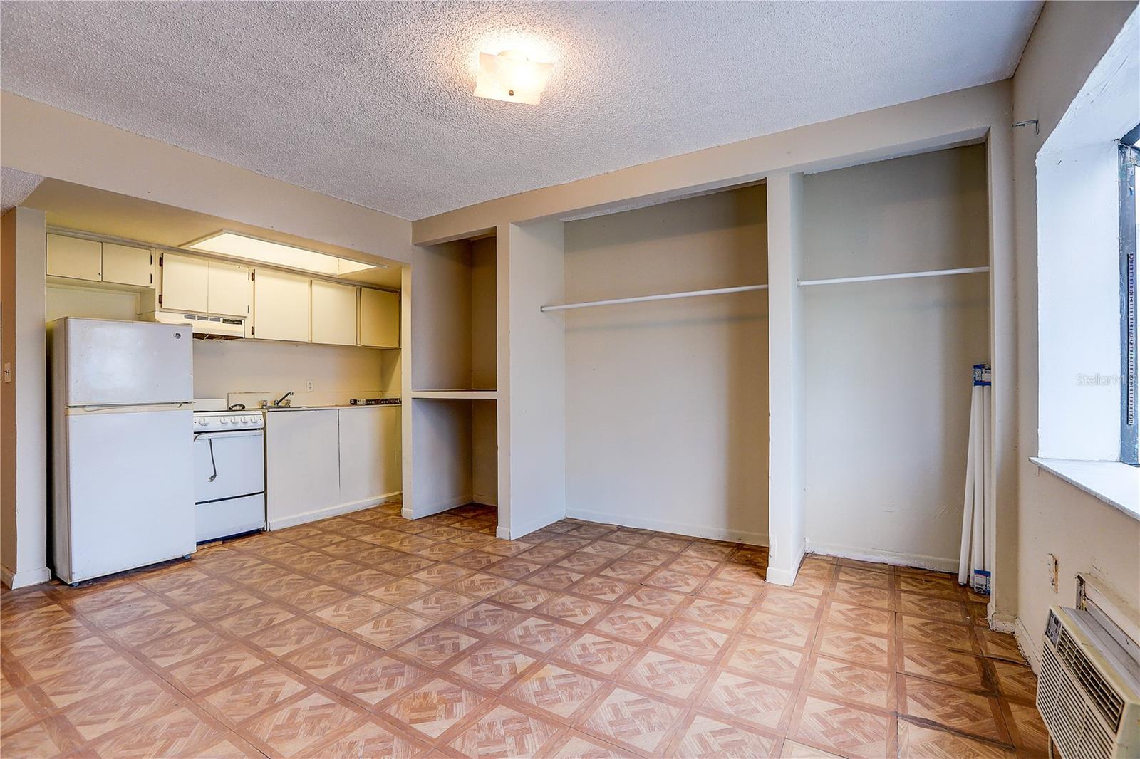 UNIVERSITY OAKWOODS VI A CONDO - Residential