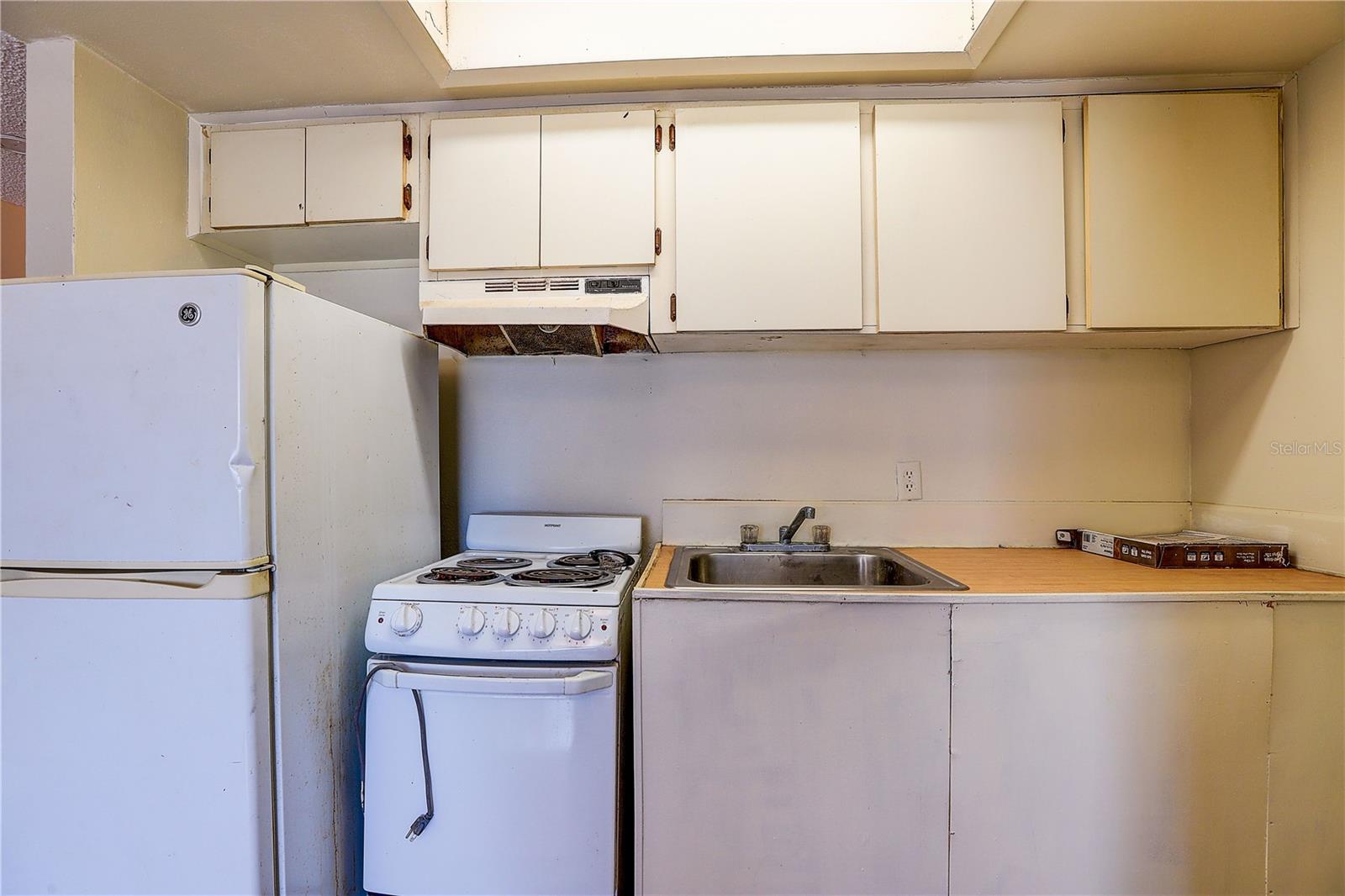 UNIVERSITY OAKWOODS VI A CONDO - Residential