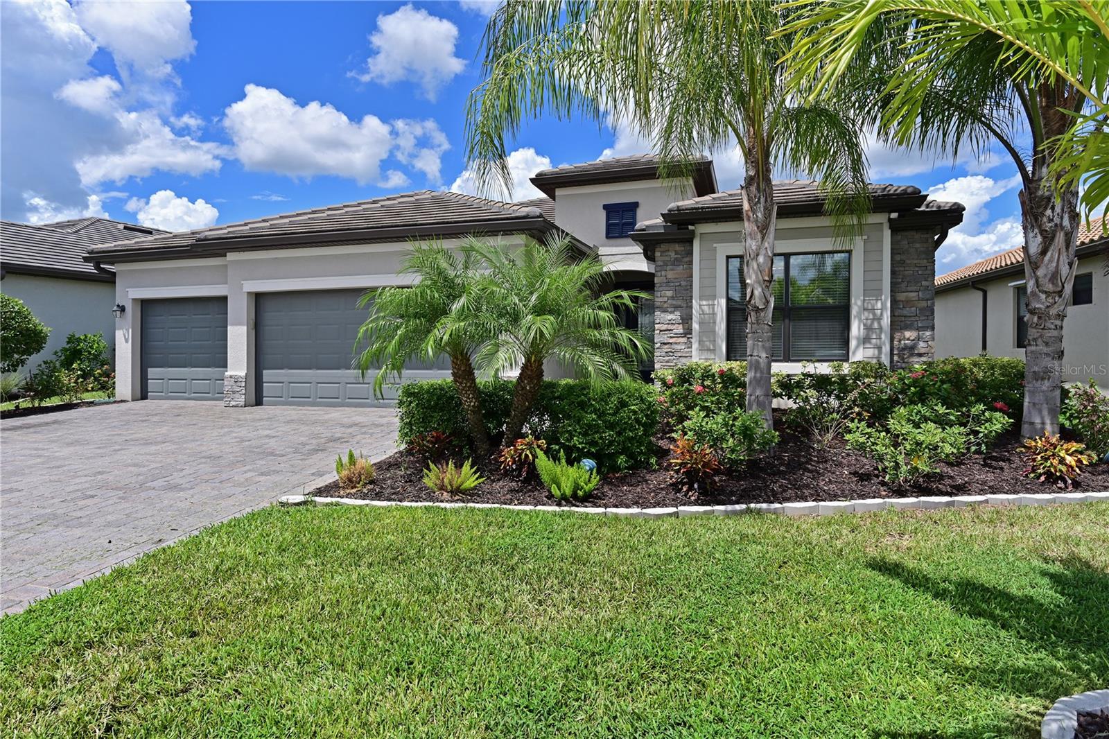 11525 AUTUMN LEAF WAY