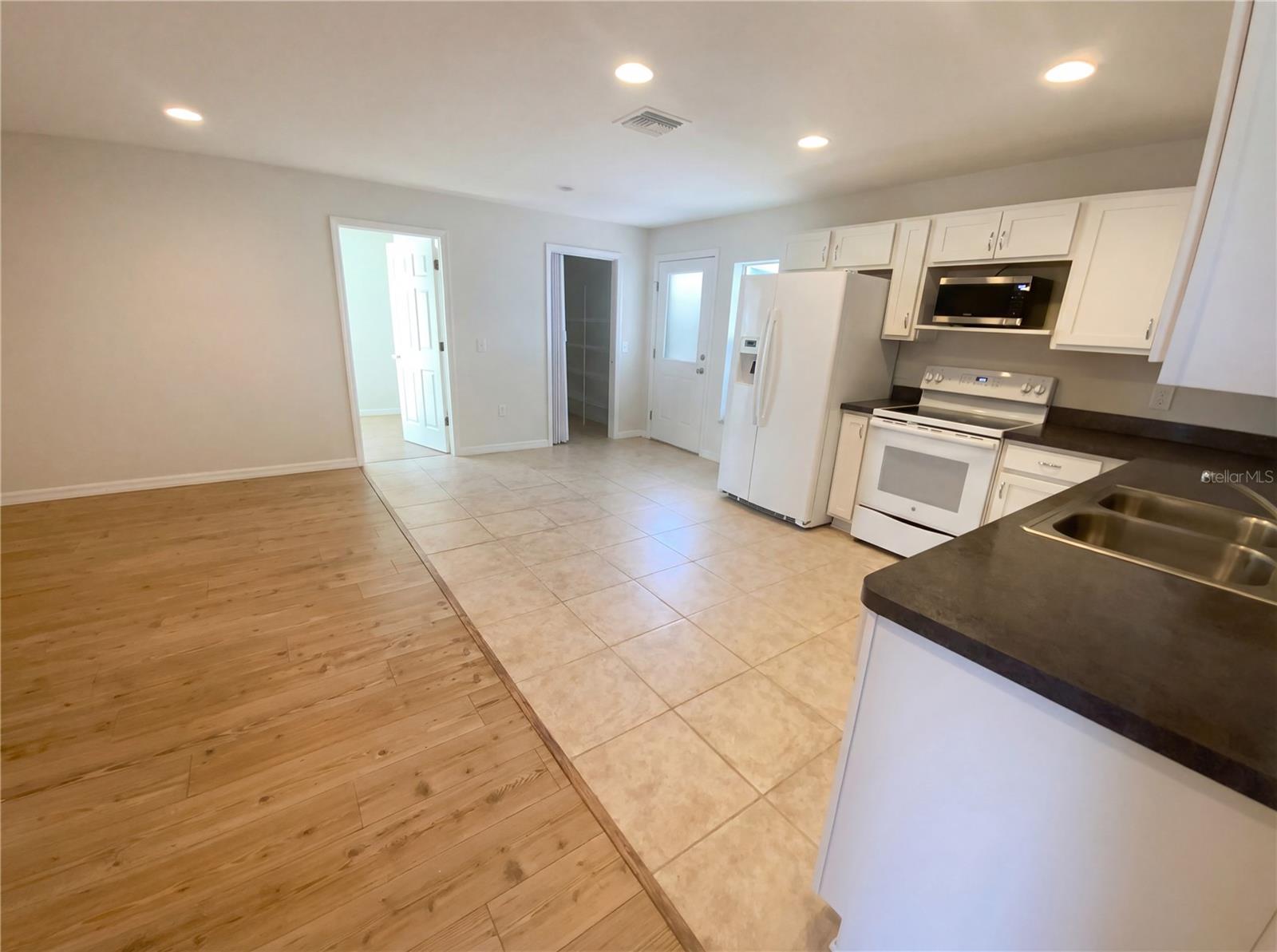 SPRING HILL - Residential