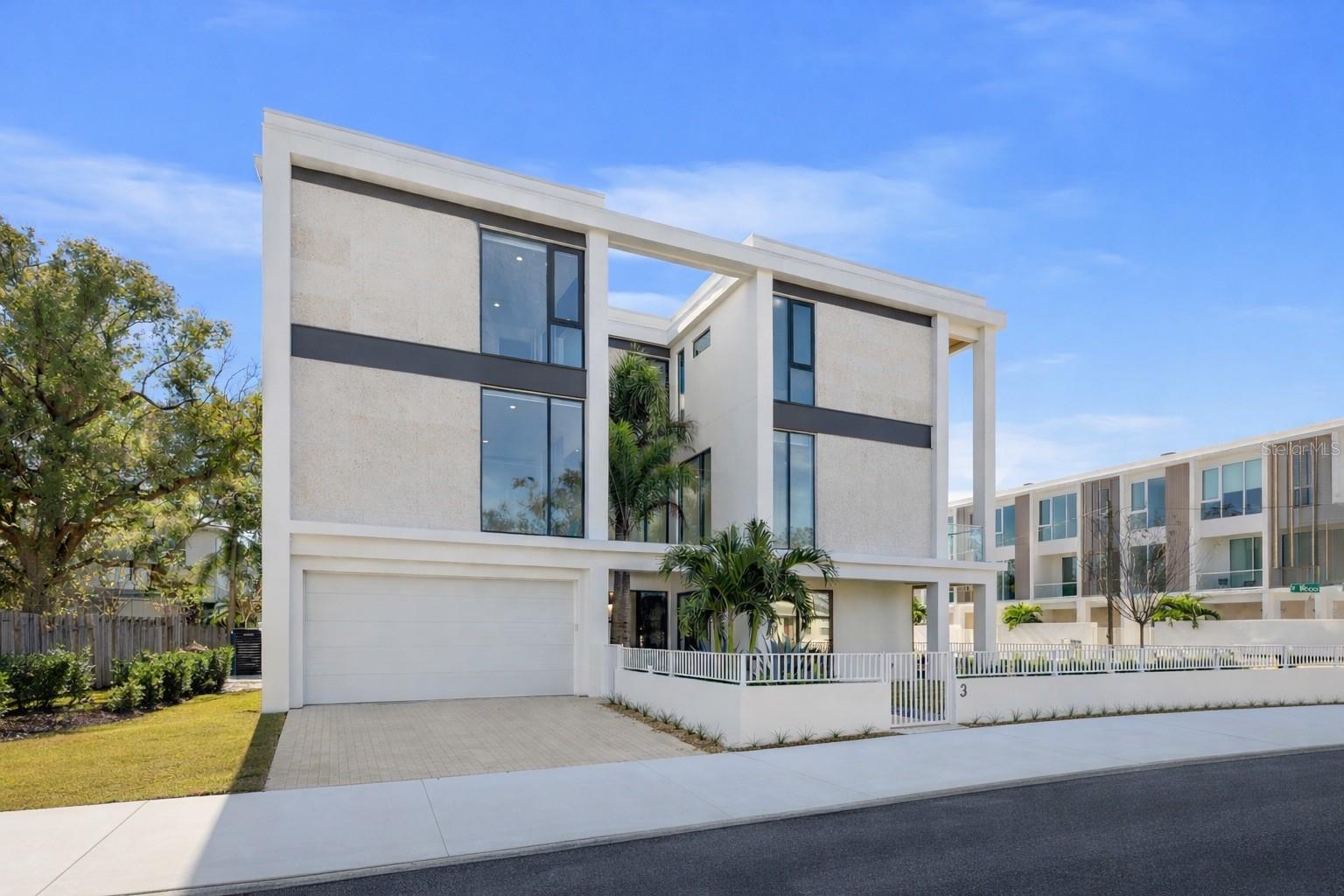 2707 NORTH WOODROW TWNHMS - Residential