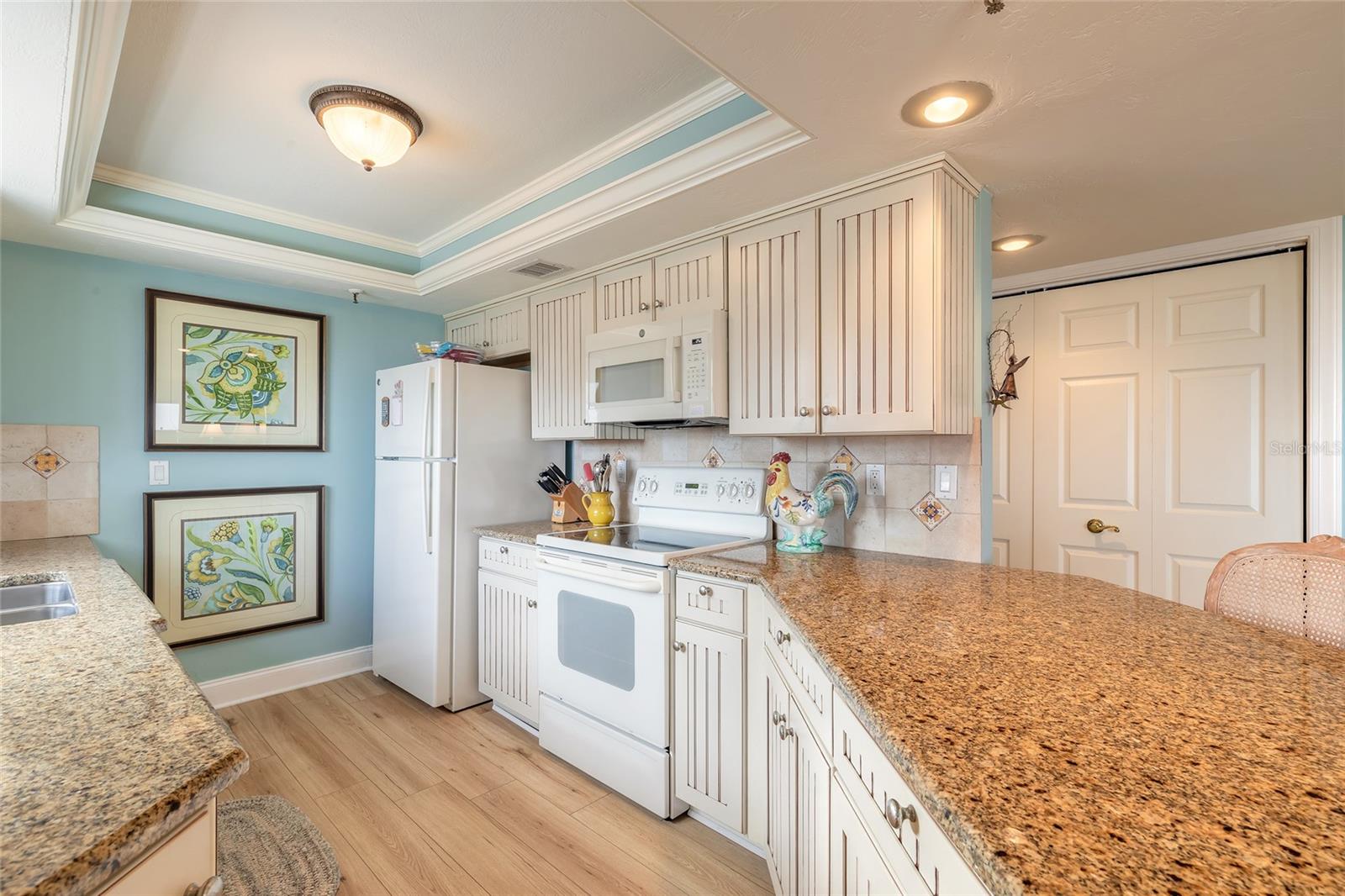 CLUB OCEANIA CONDO PH 01 & 02 - Residential