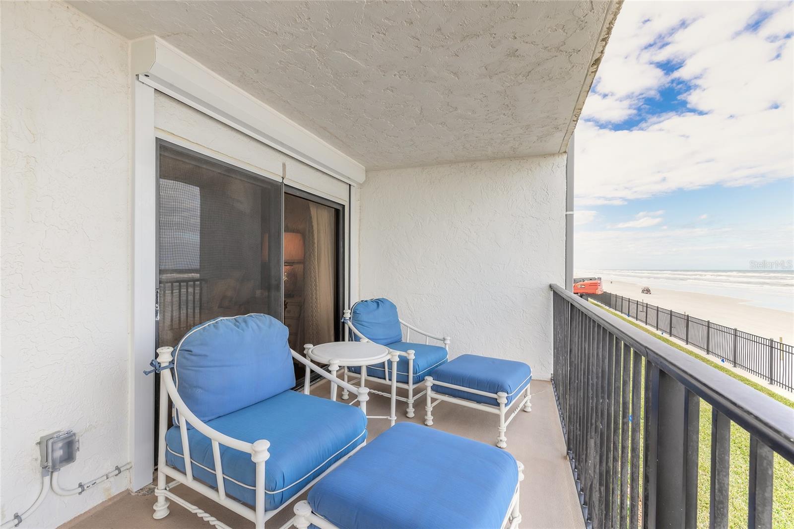 CLUB OCEANIA CONDO PH 01 & 02 - Residential