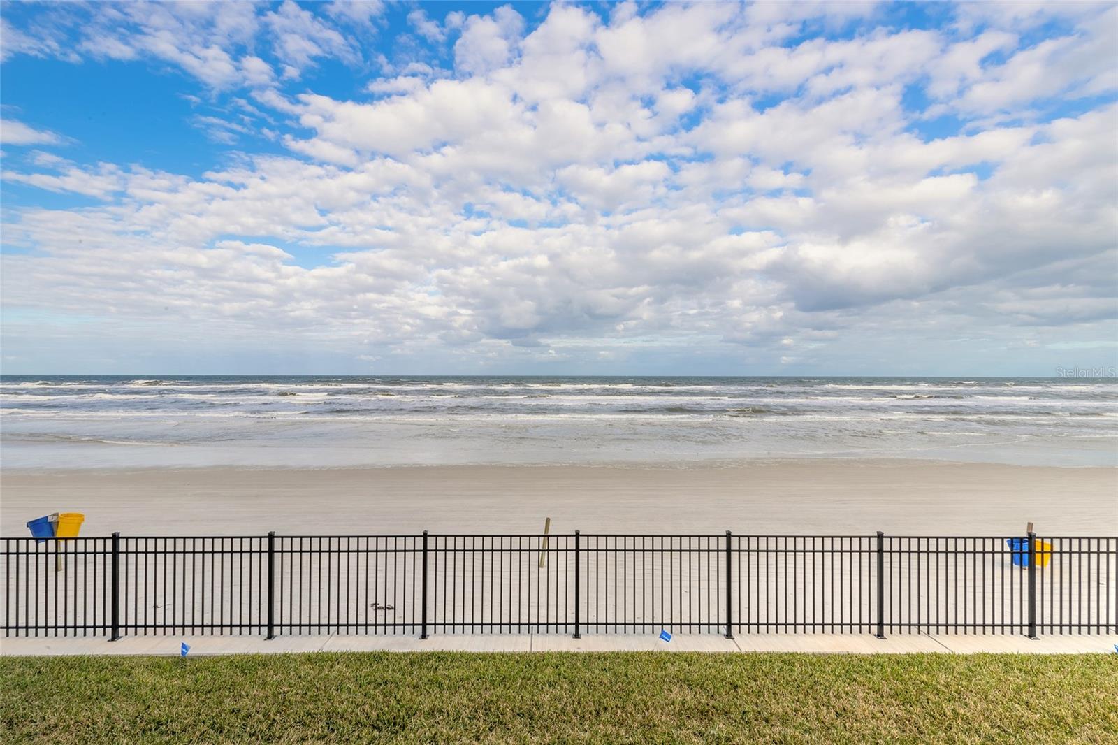 CLUB OCEANIA CONDO PH 01 & 02 - Residential