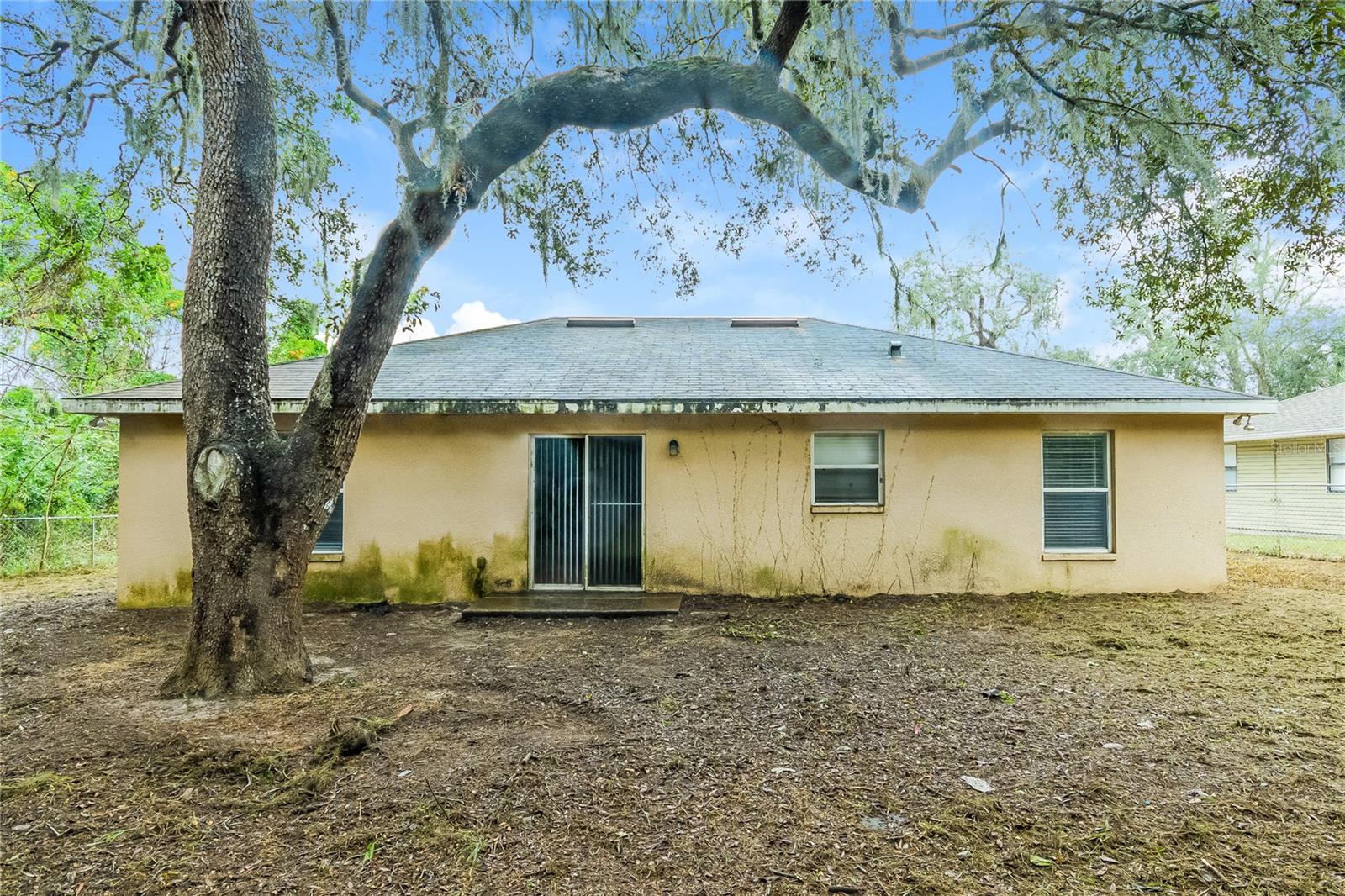 SAND OAK - Residential Lease