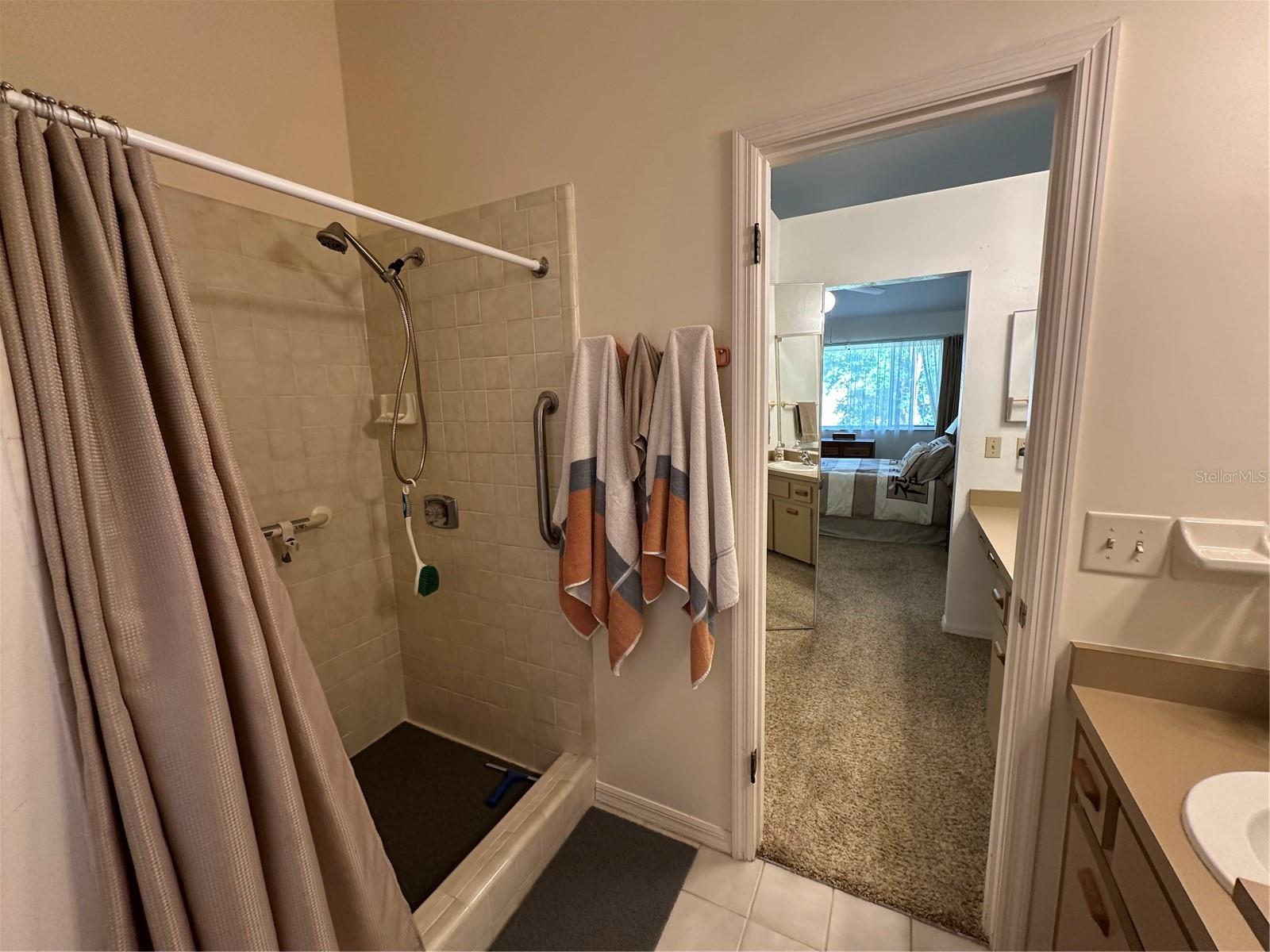 VINTAGE VIEW - Residential