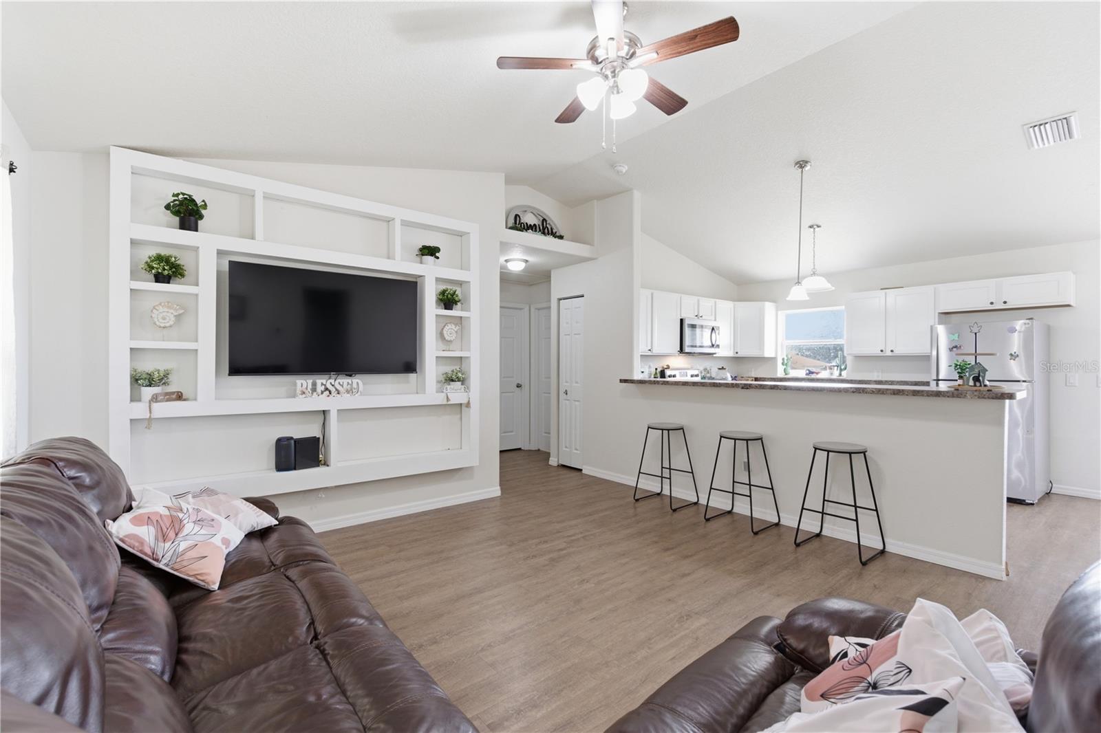 001052 - INVERNESS VILLAGE UNIT 4 - Residential