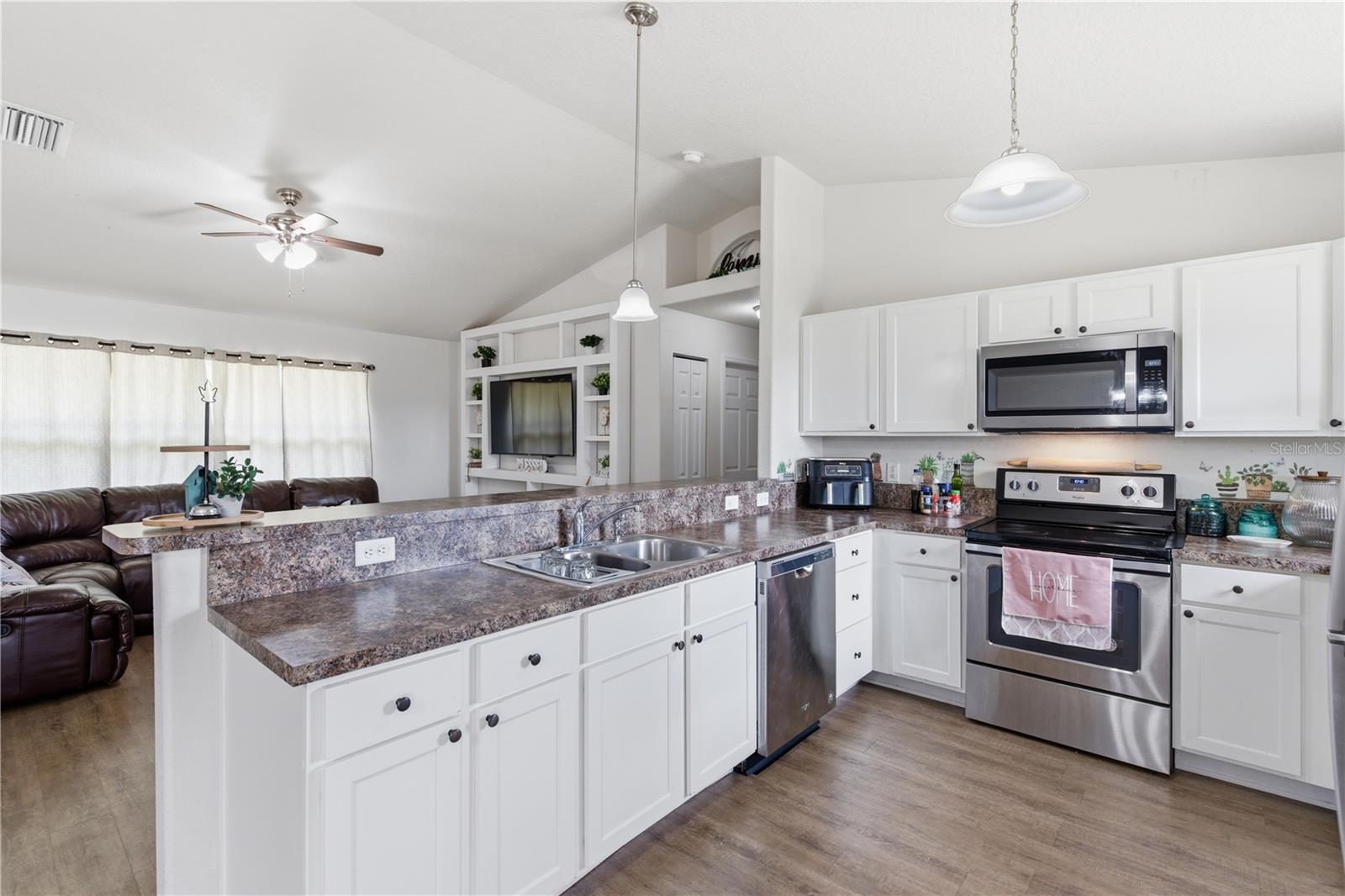 001052 - INVERNESS VILLAGE UNIT 4 - Residential