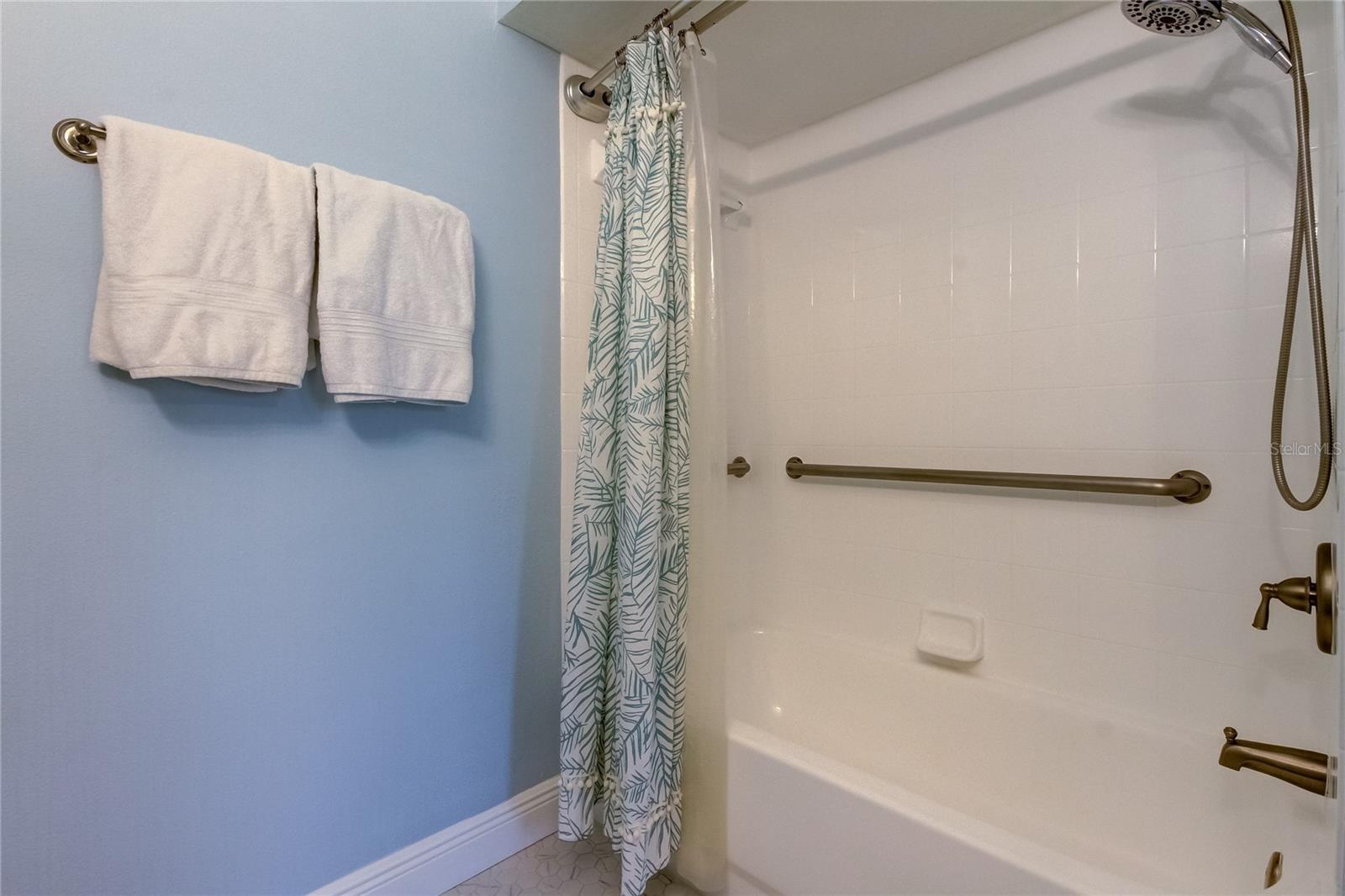 BEACHWAY CONDOS - Residential