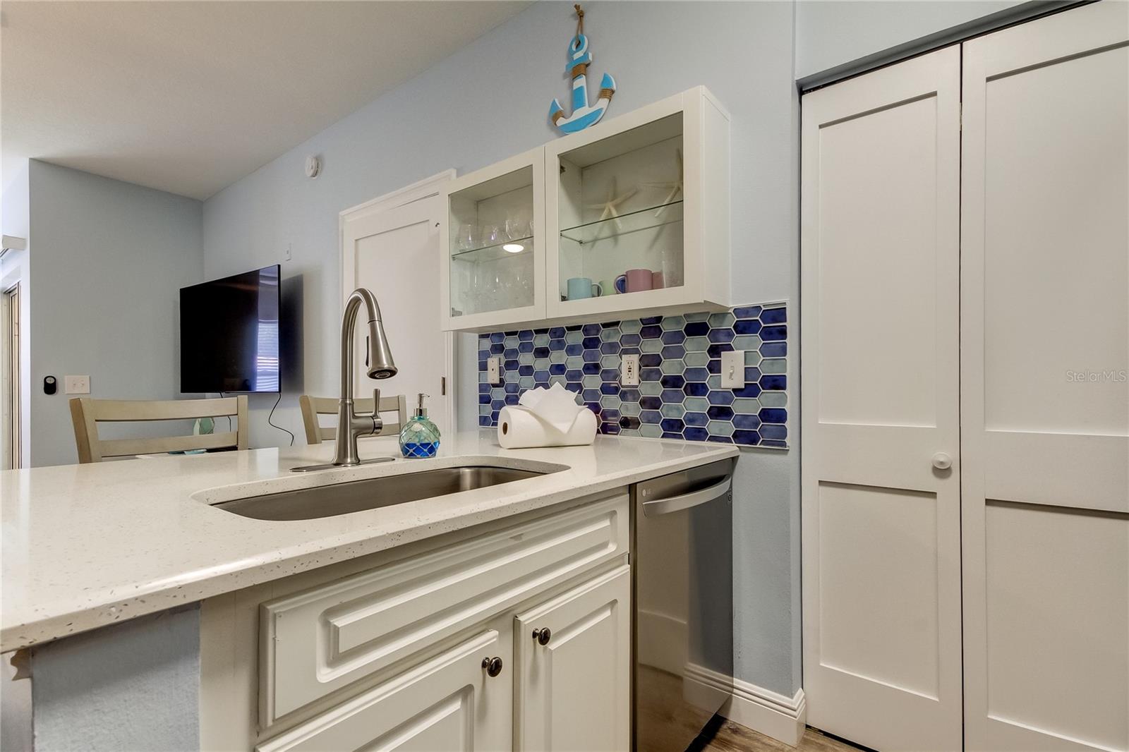 BEACHWAY CONDOS - Residential