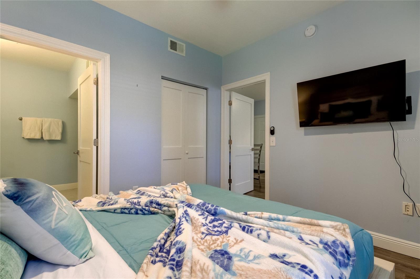 BEACHWAY CONDOS - Residential