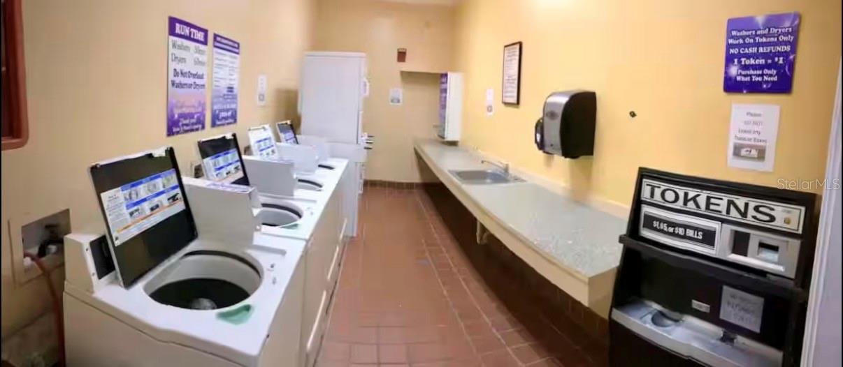 PARKWAY PALMS RESORT MAINGATE CONDO - Residential