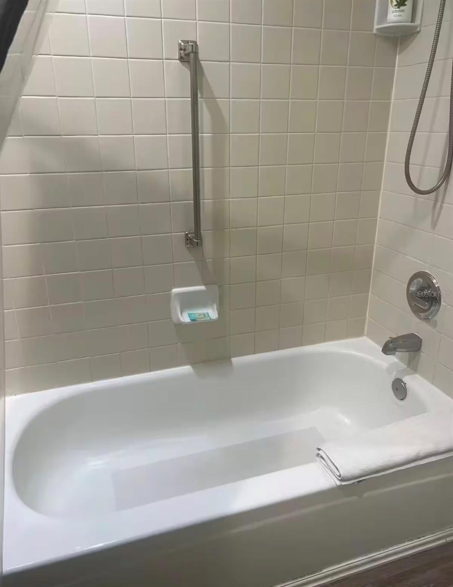 PARKWAY PALMS RESORT MAINGATE CONDO - Residential