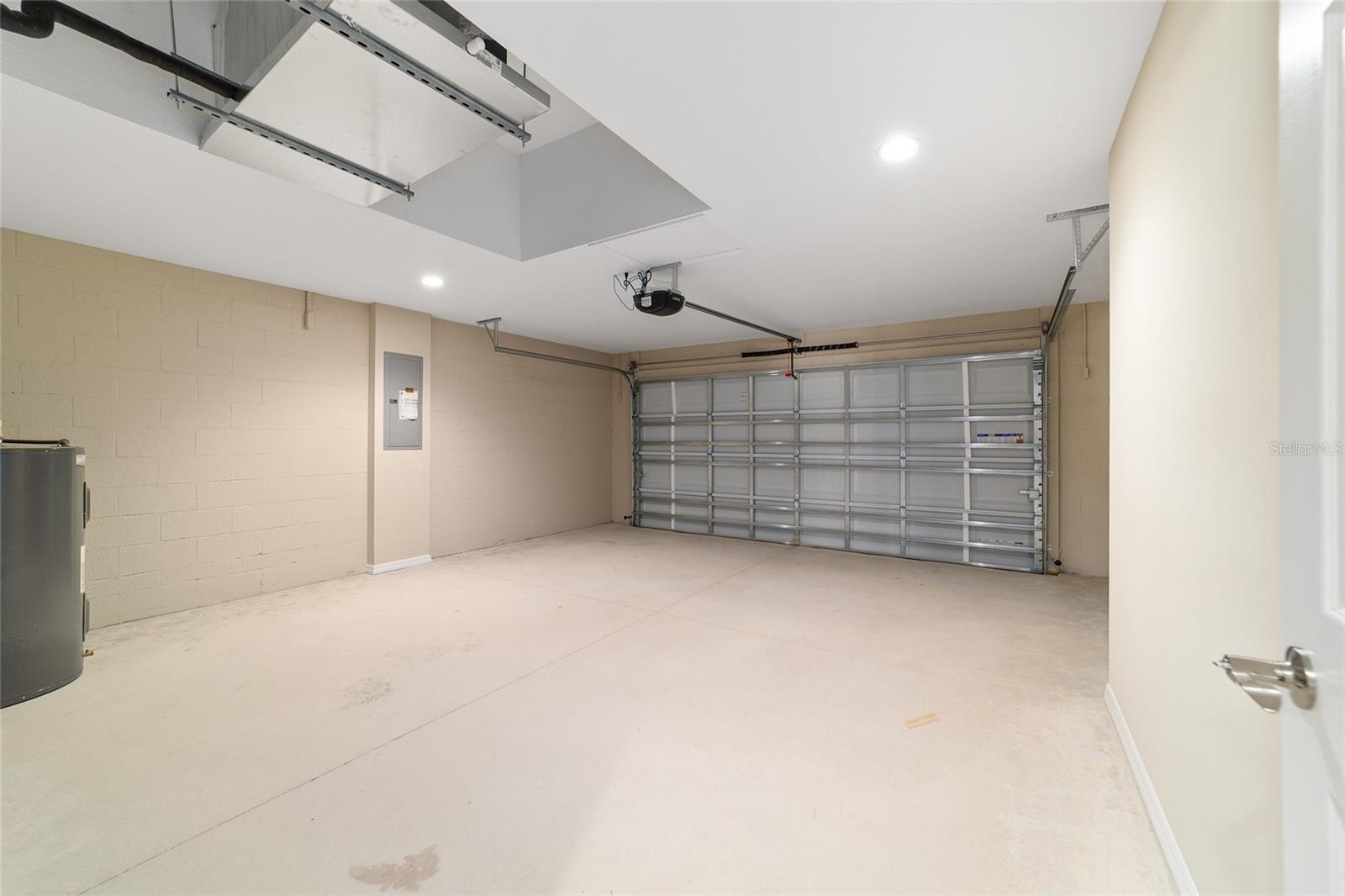 RAINBOW LAKES ESTATE - Residential