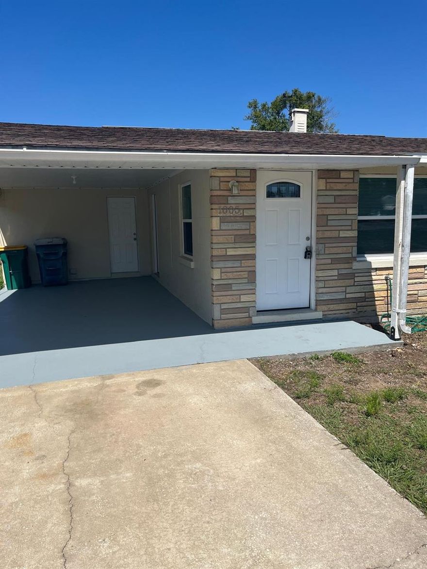 Updated 2  Bedroom 1 Bath, move in ready. Available now. Located just a few minutes outside of downtown Tavares, 10-15 minute drive from dining and shopping locations in both directions. This home has a very spacious backyard and an attached one car carport with laundry room.