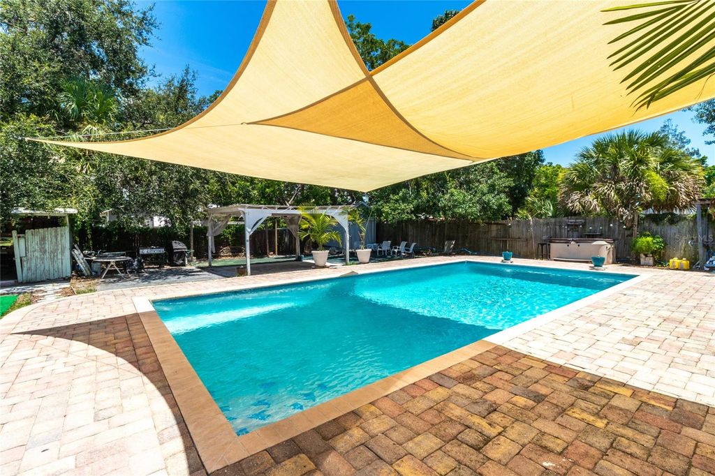 Photo of 942 Tarpon Avenue, Sarasota, FL 34237 (MLS # A4660753)