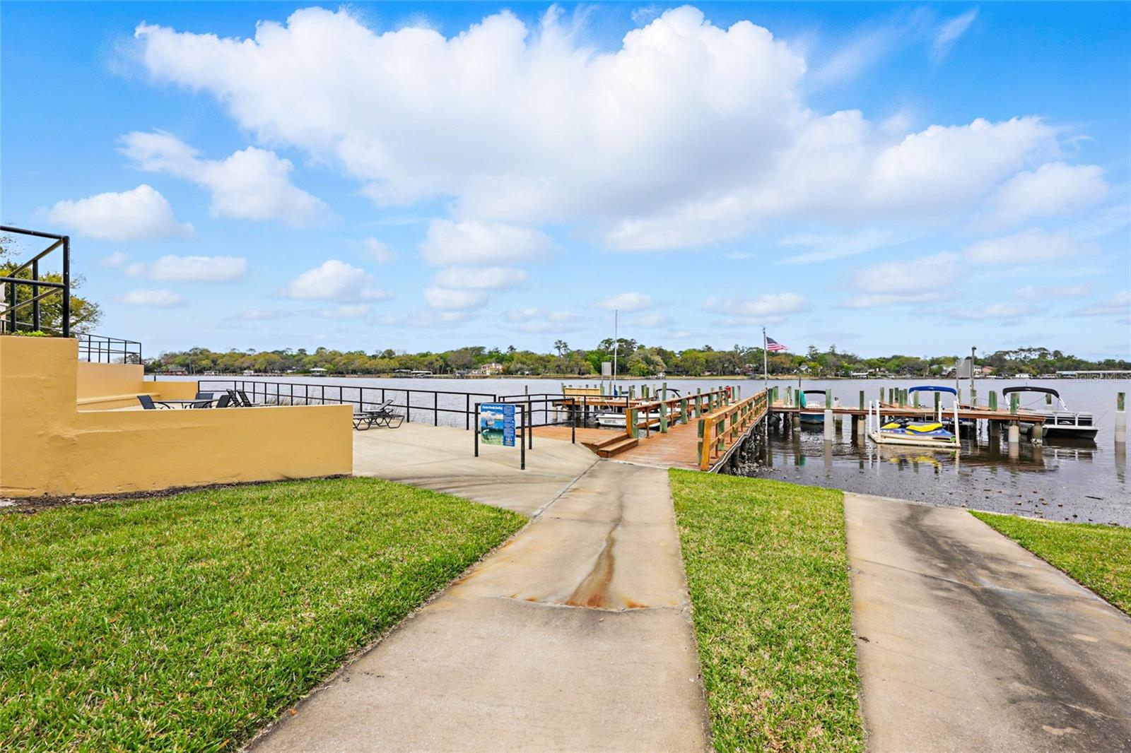 CARLTON AT OAK LANDING CONDO - Residential